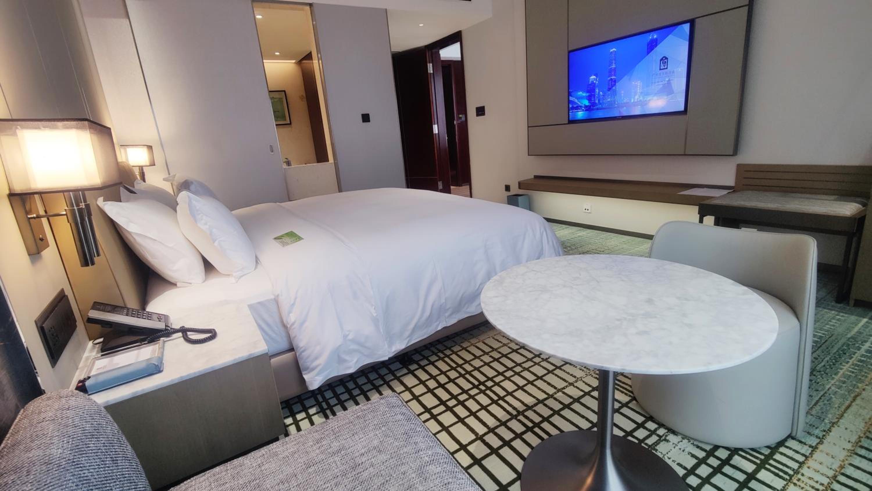Deluxe King Room - Photo 1