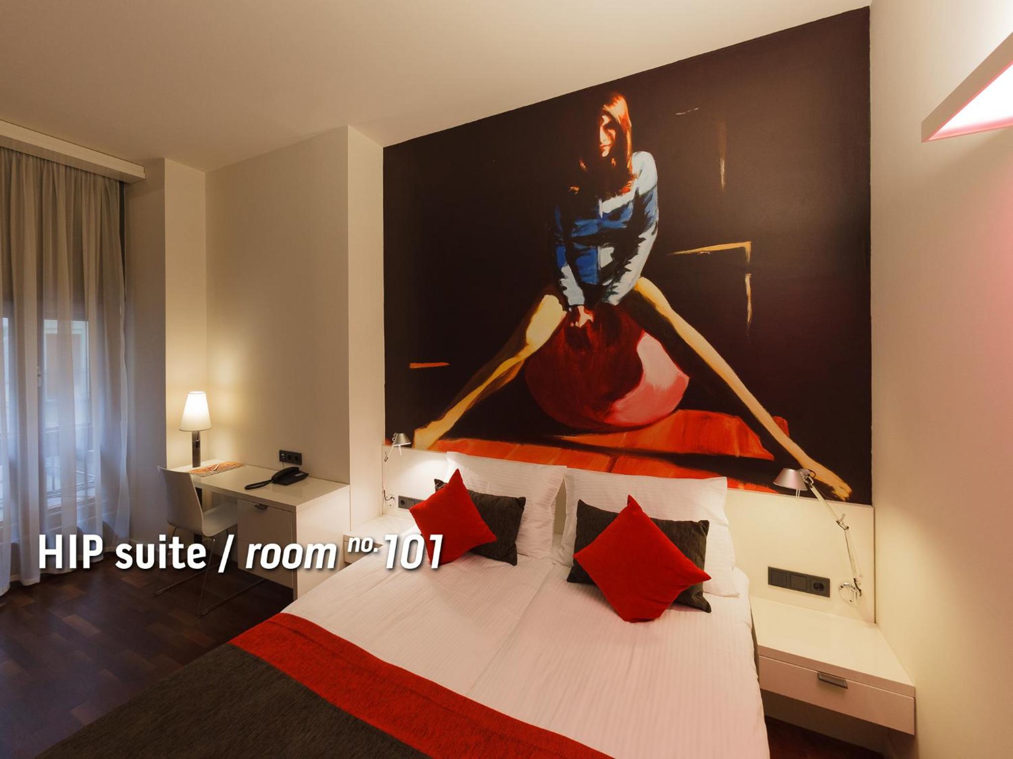 Suite - Photo 5