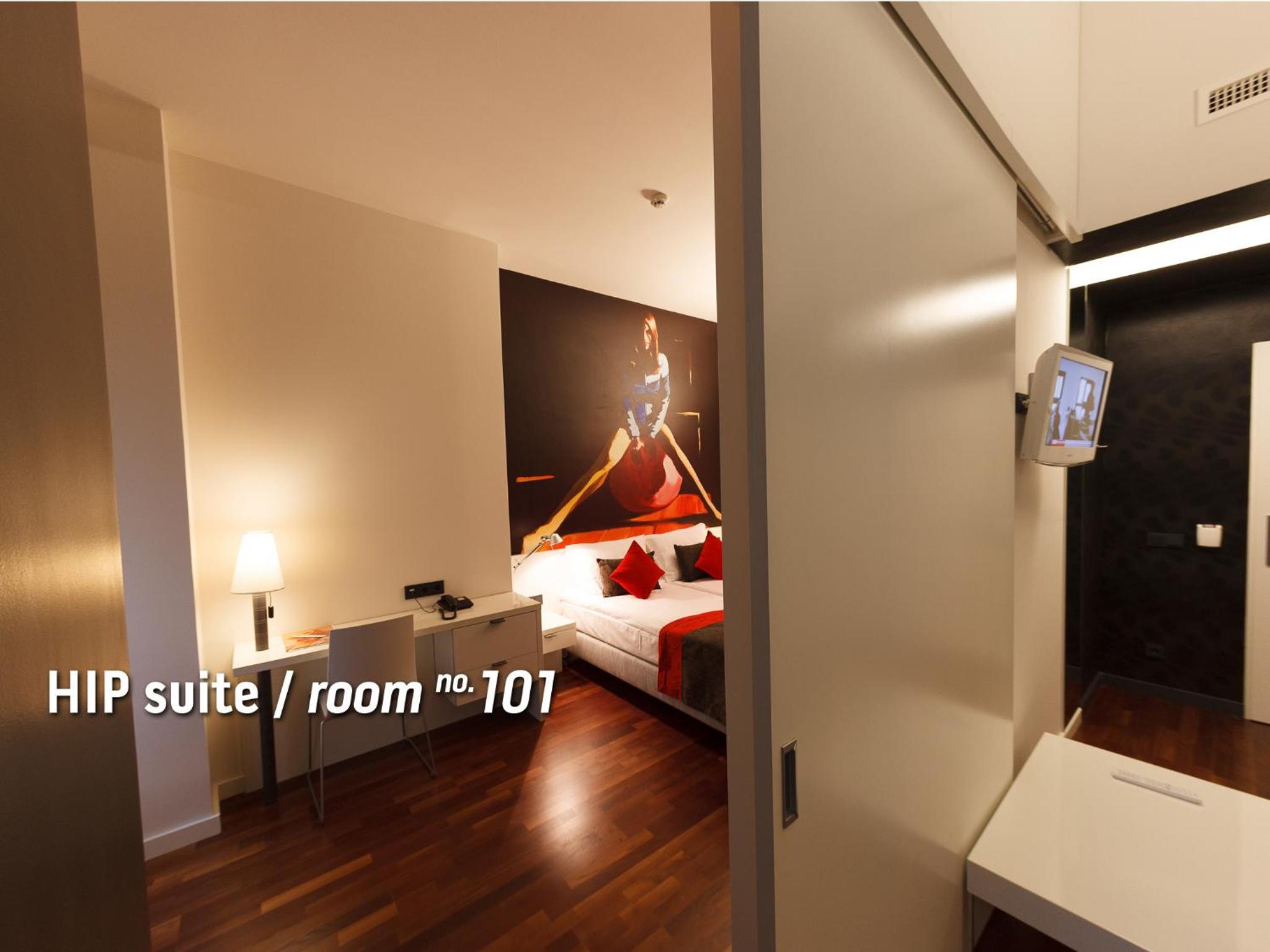 Suite - Photo 6