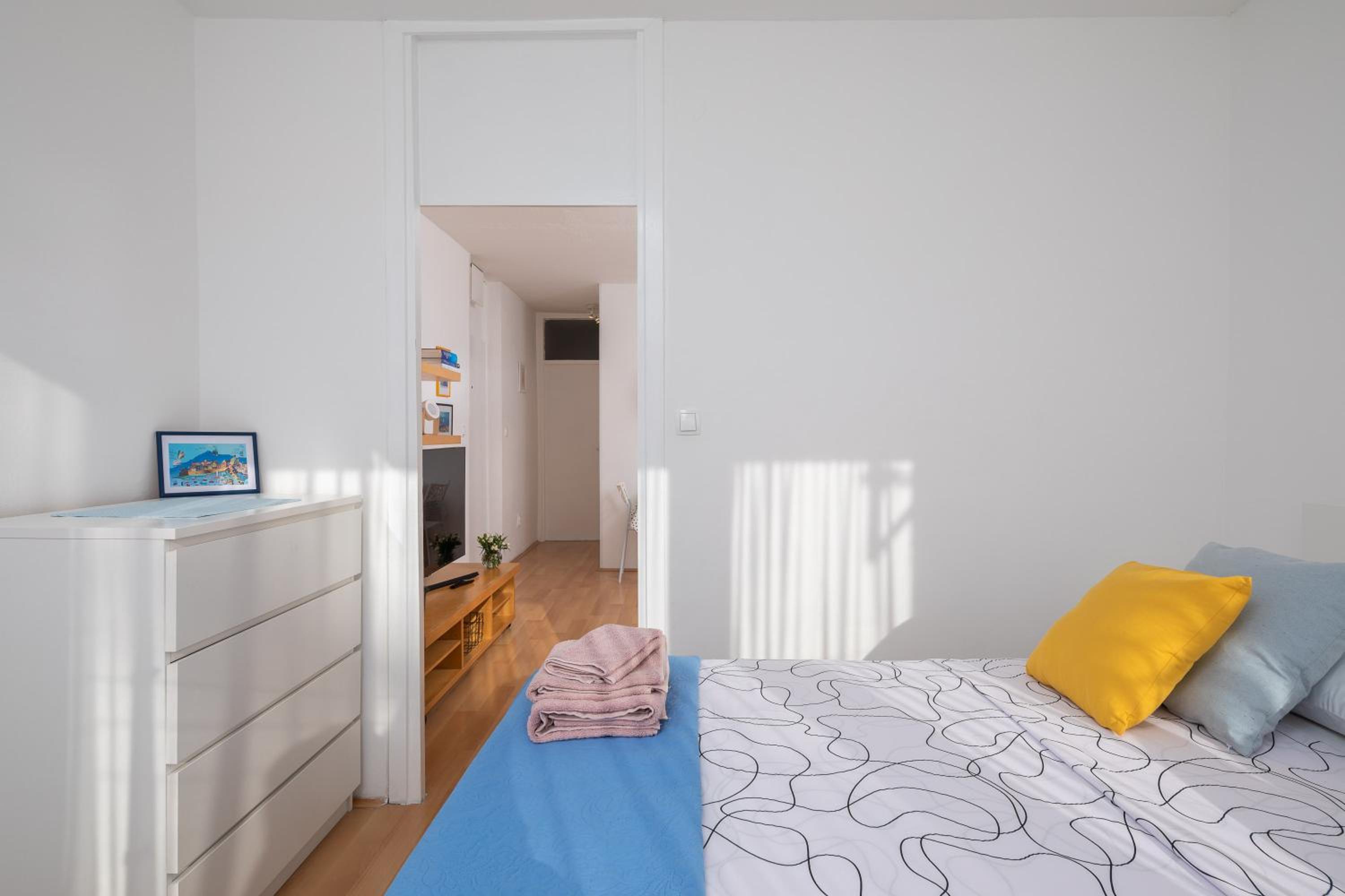 One-Bedroom Apartment photo 3