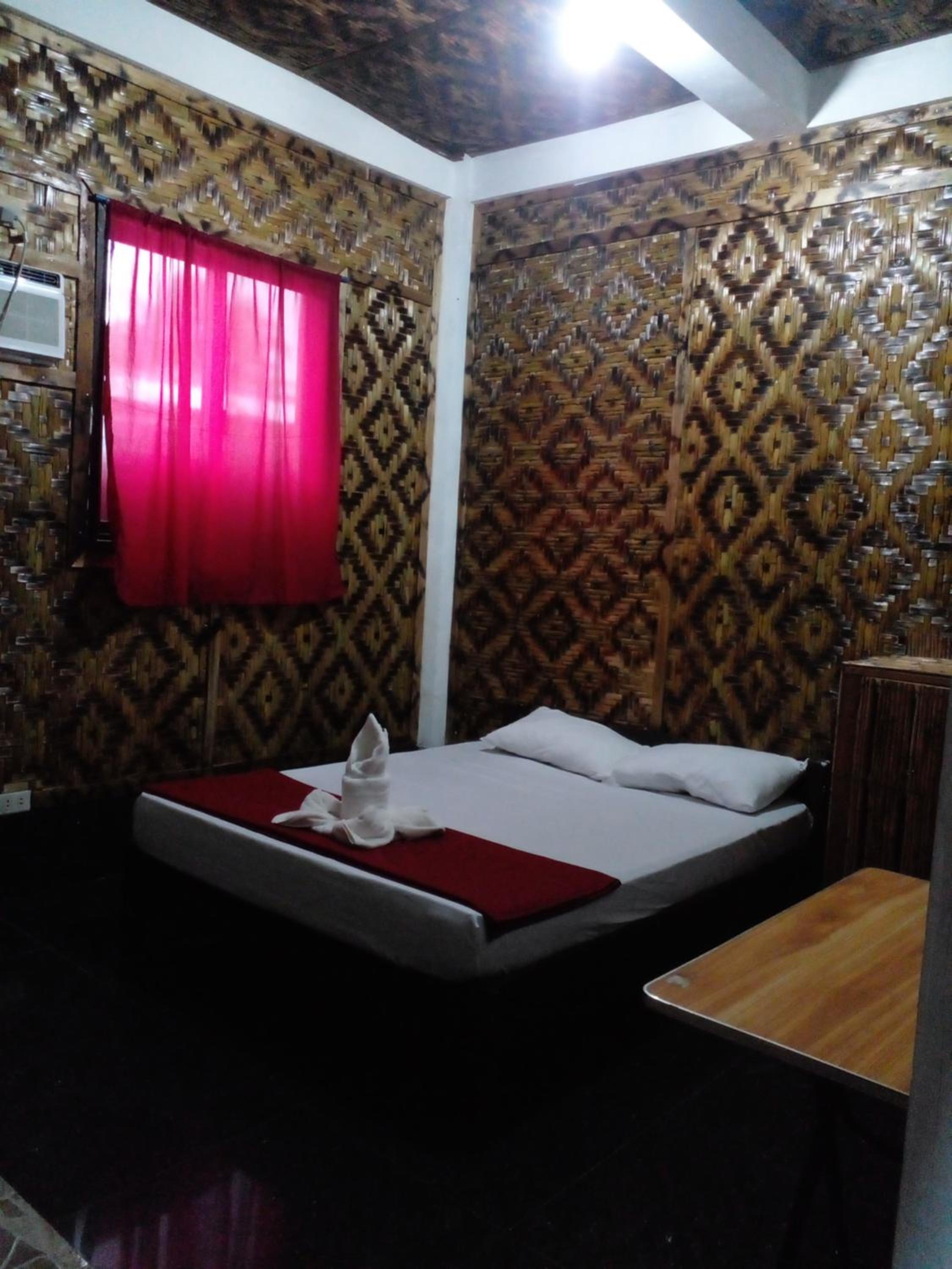 Budget Twin Room - Photo 10