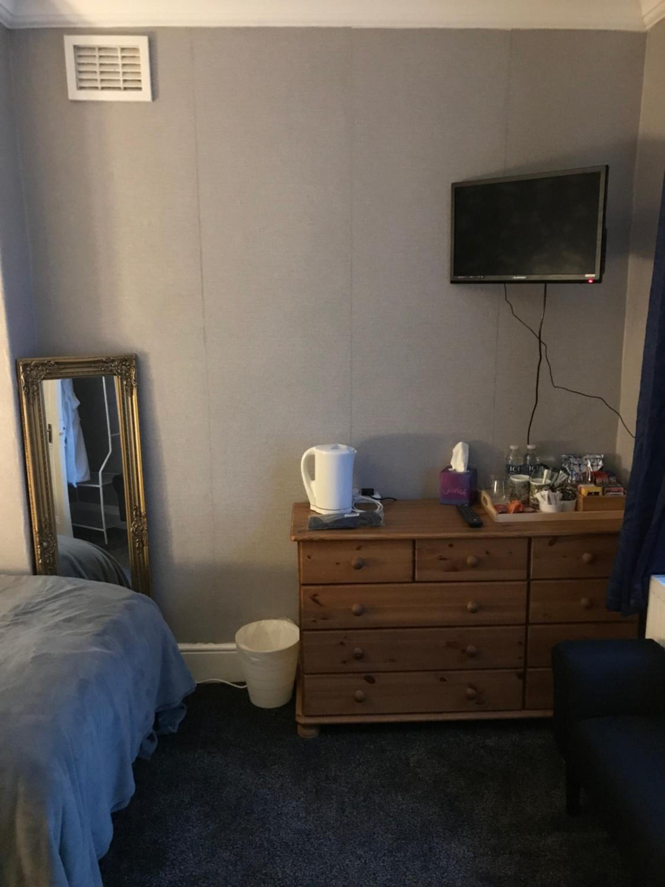 Standard Twin Room with Garden View - Photo 4