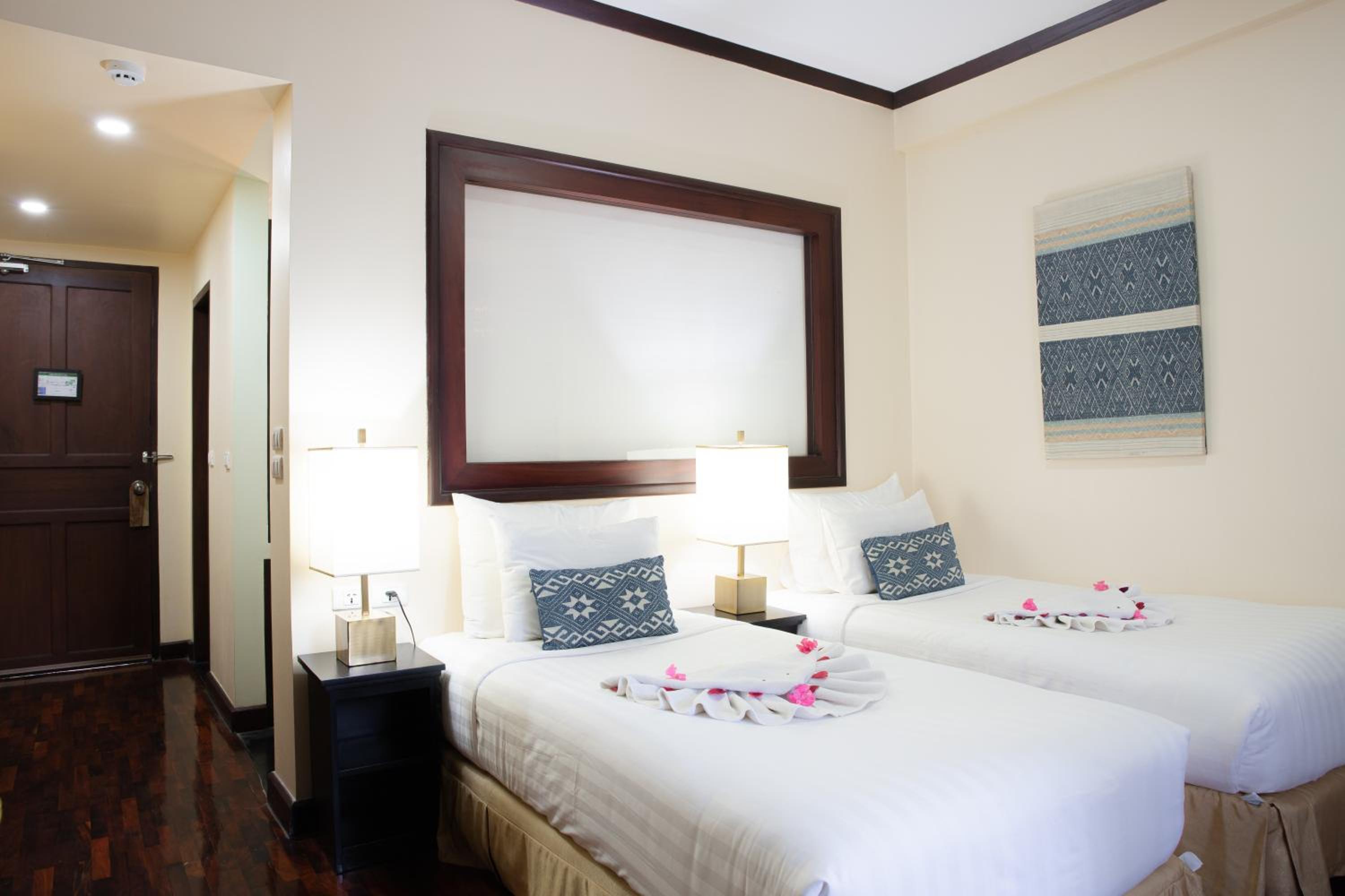 Deluxe Double or Twin Room with Balcony - Photo 6