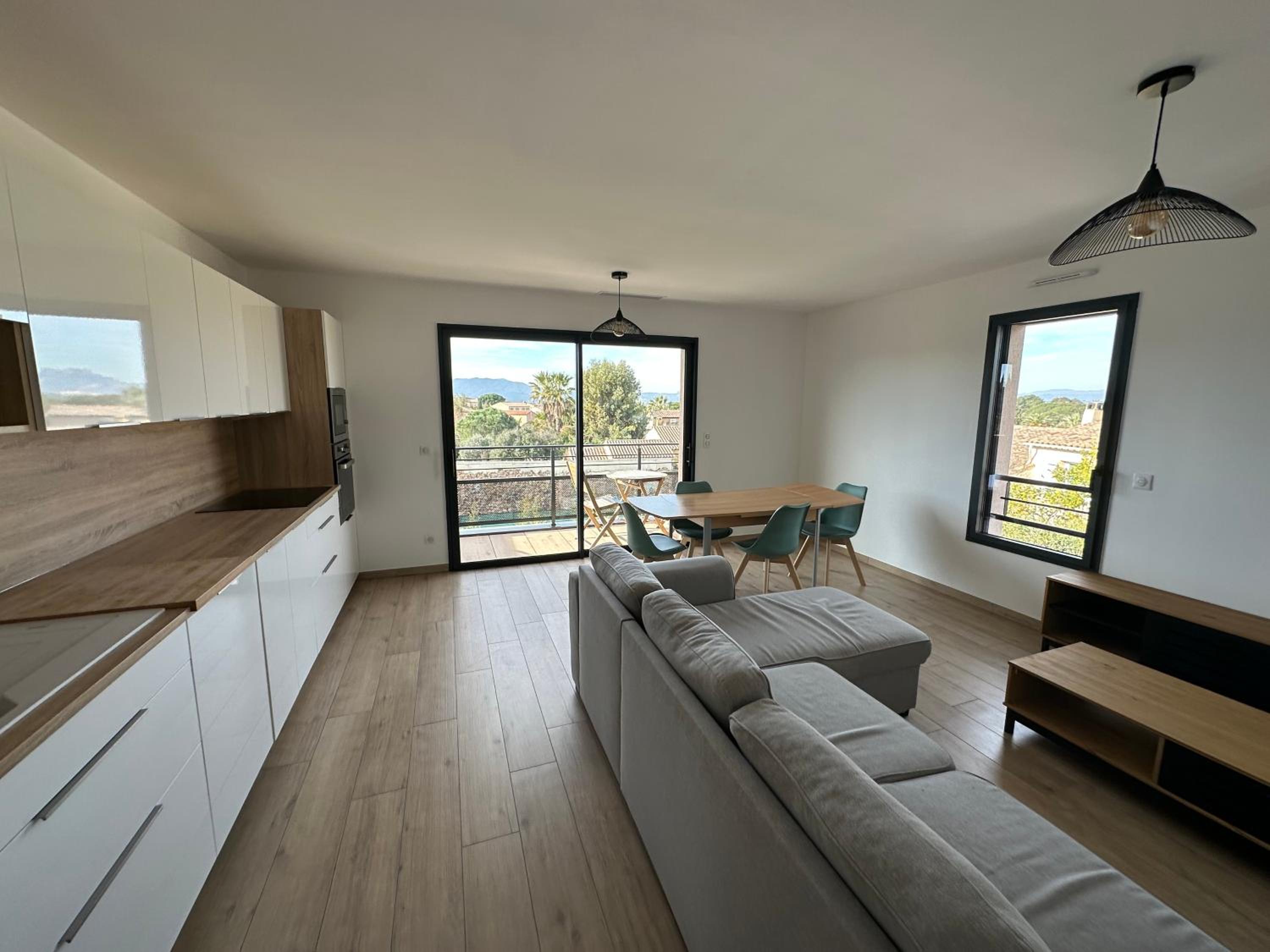 One-Bedroom Apartment photo 1