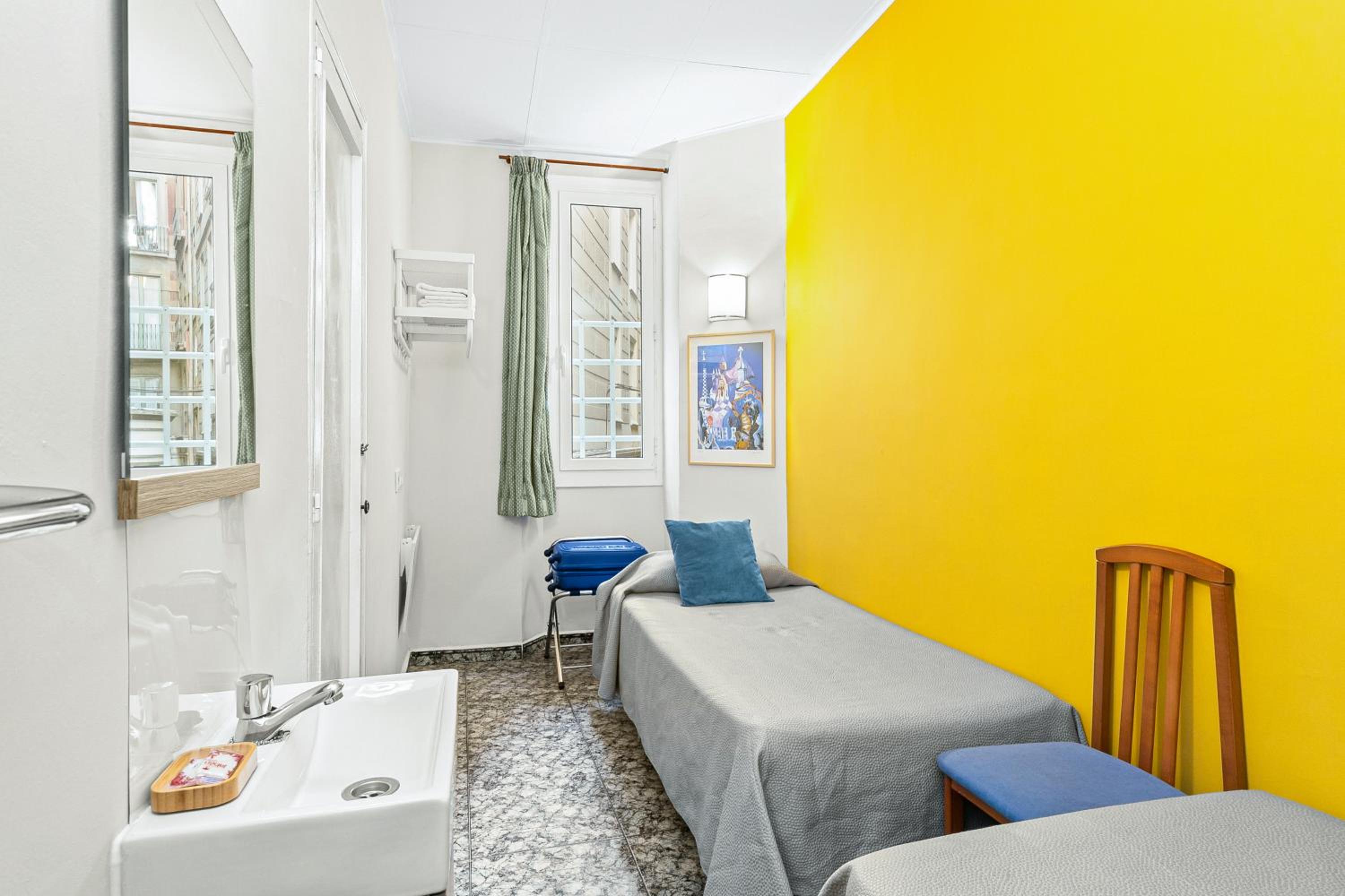 Twin Room with Shared Bathroom photo 2