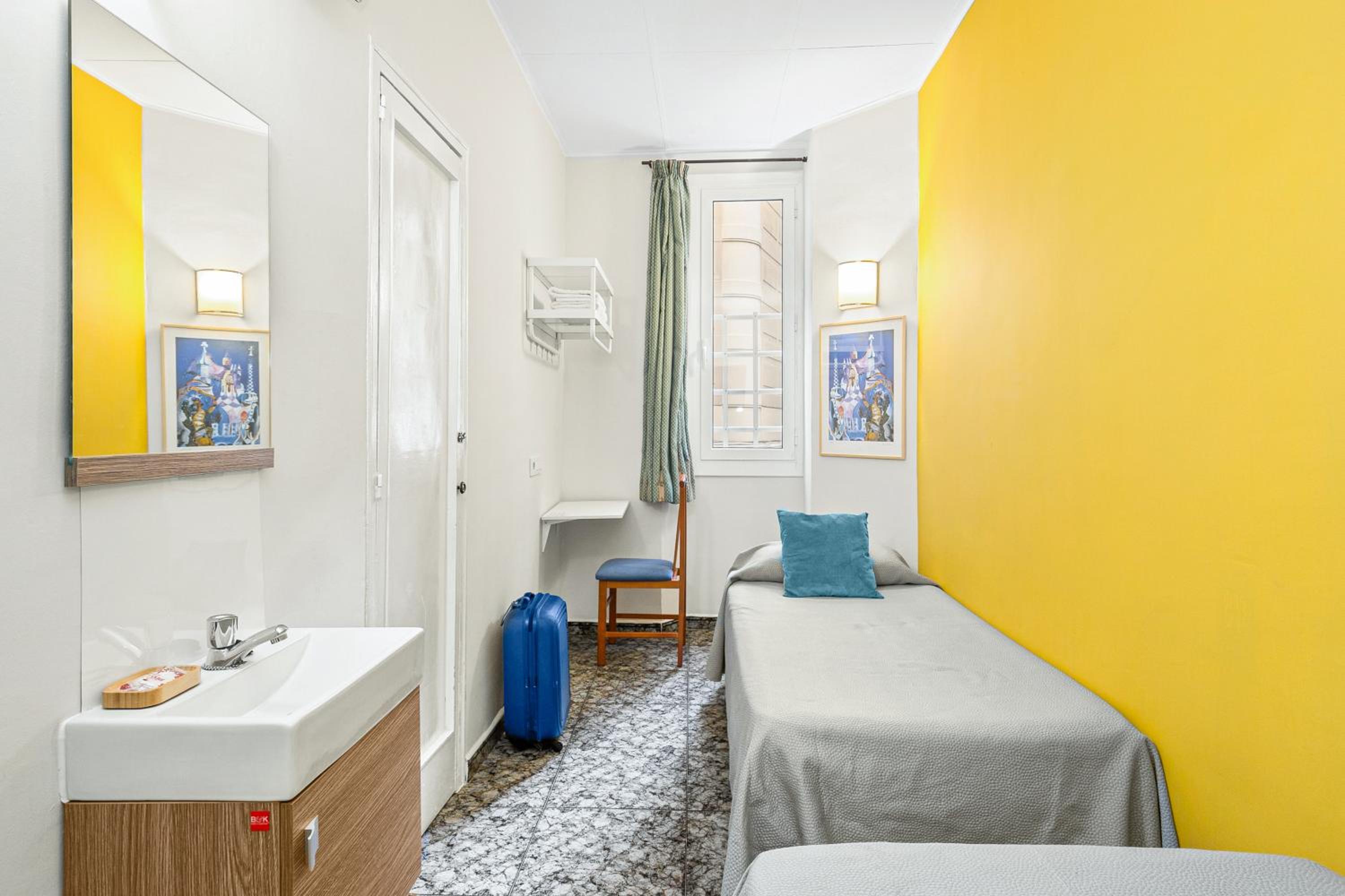 Twin Room with Shared Bathroom photo 3