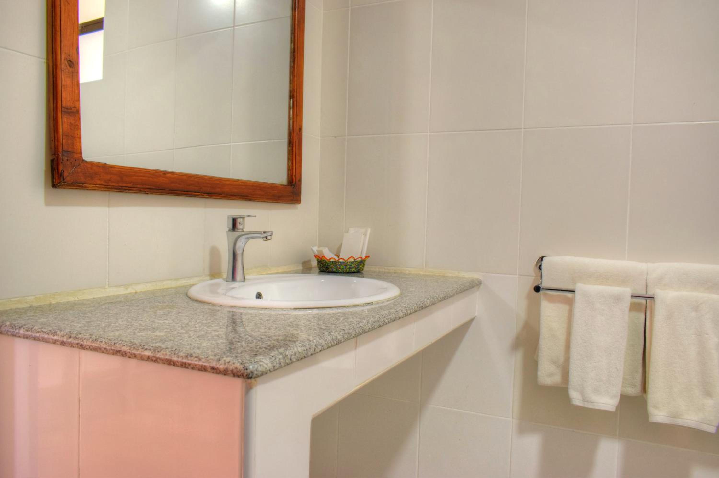 Standard Double Room - Photo 5