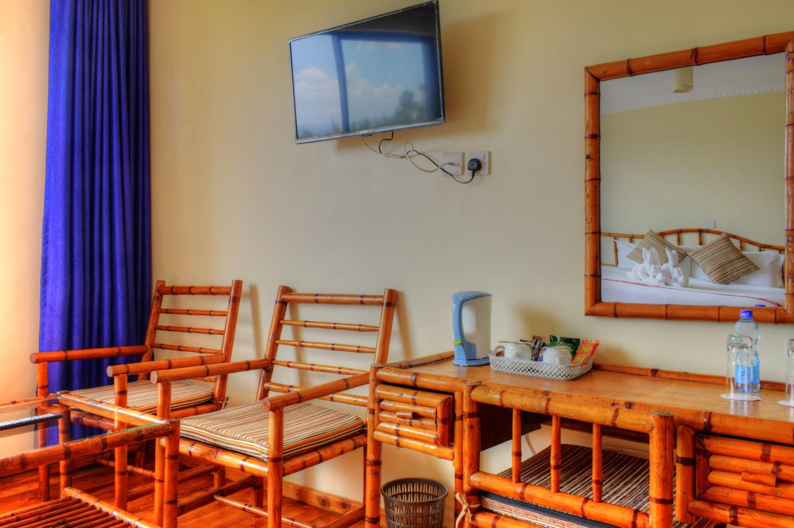 Executive Suite - Photo 4
