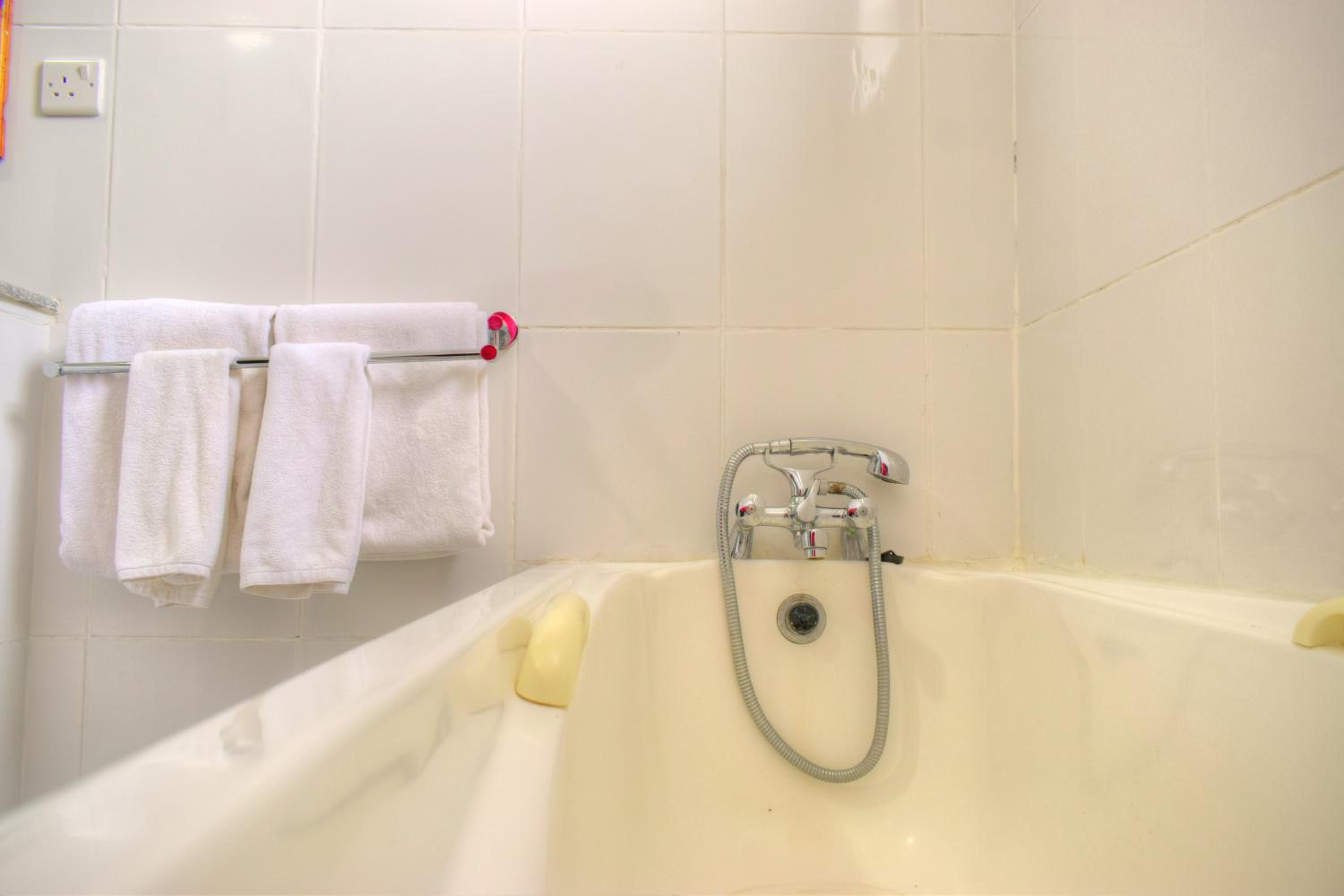Executive Suite - Photo 3