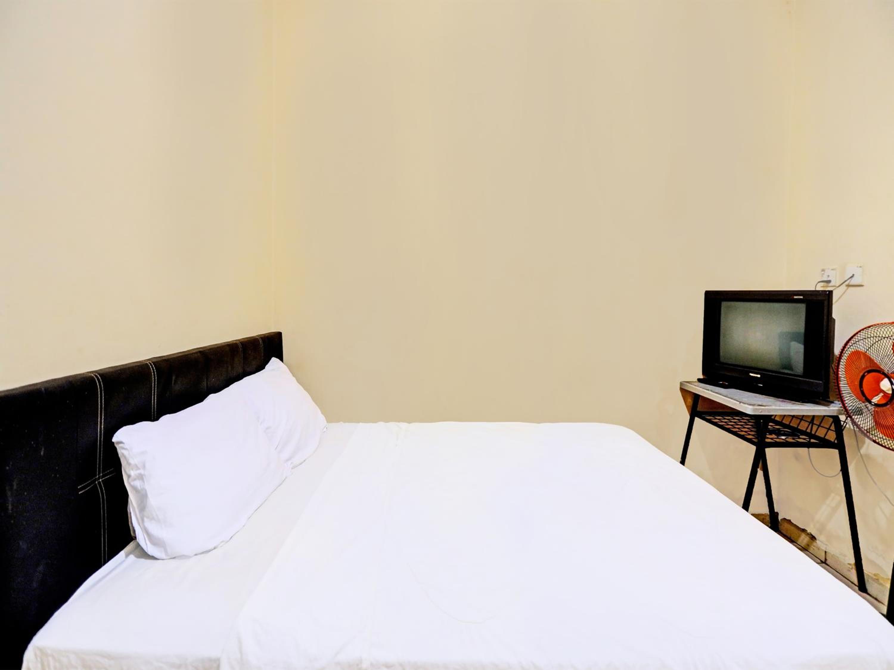 Budget Double Room photo 2