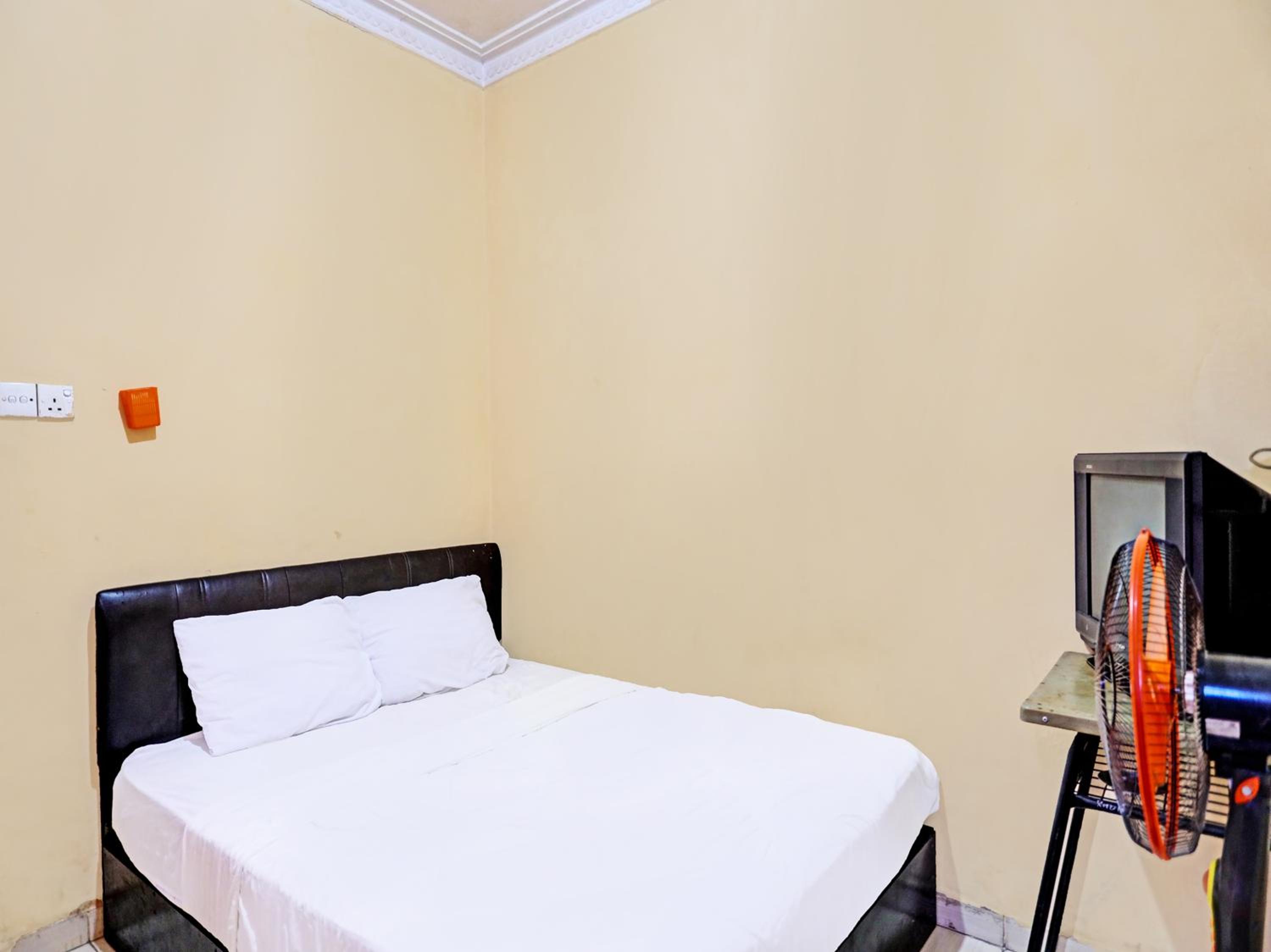 Budget Double Room photo 3