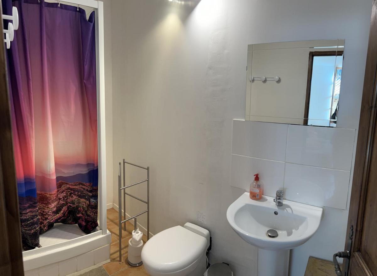 Standard King Room - Photo 4