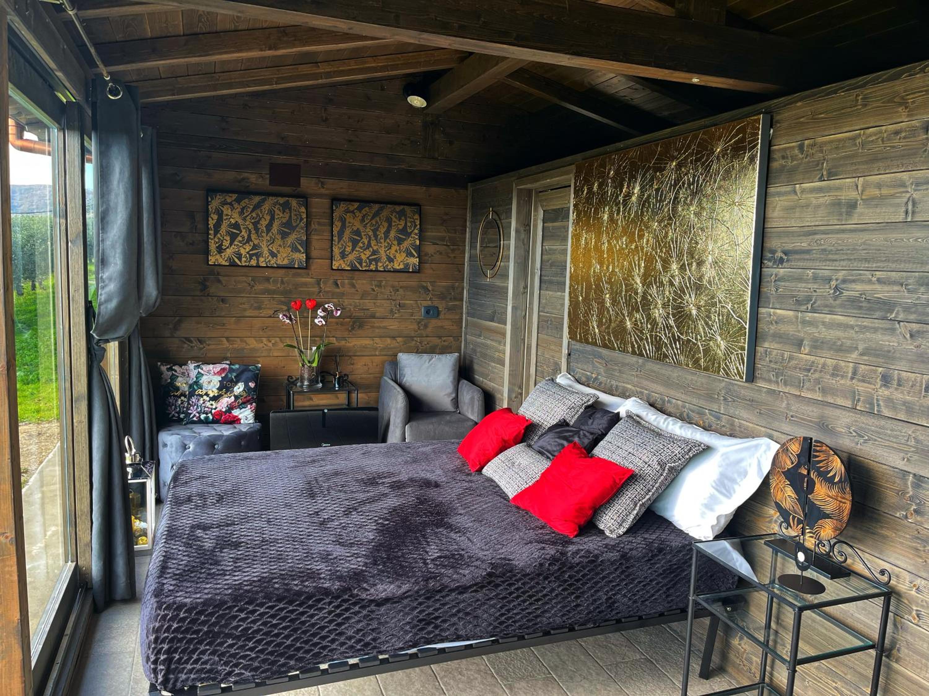 Deluxe Room - Photo 17
