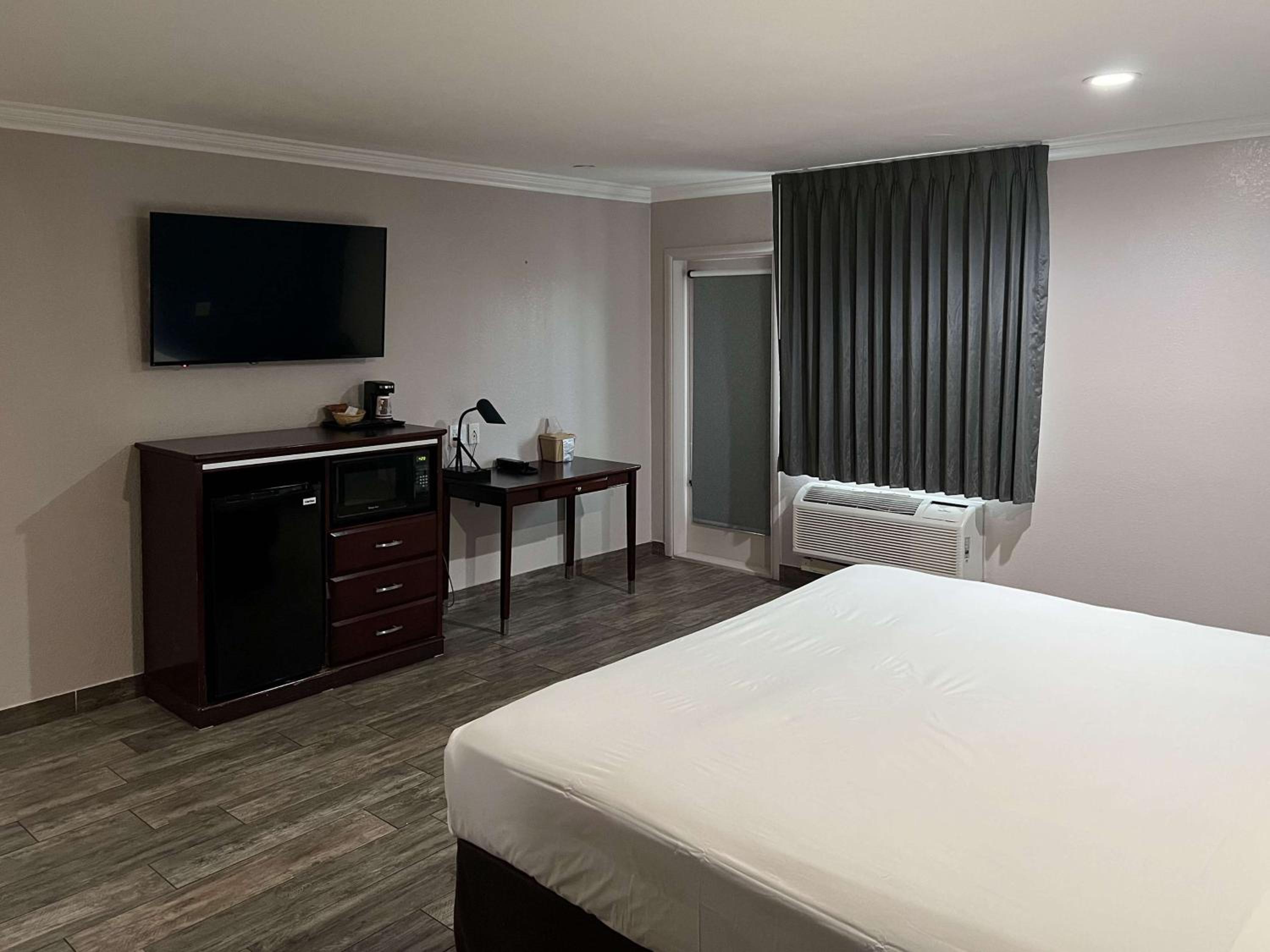 King Room - Non-Smoking