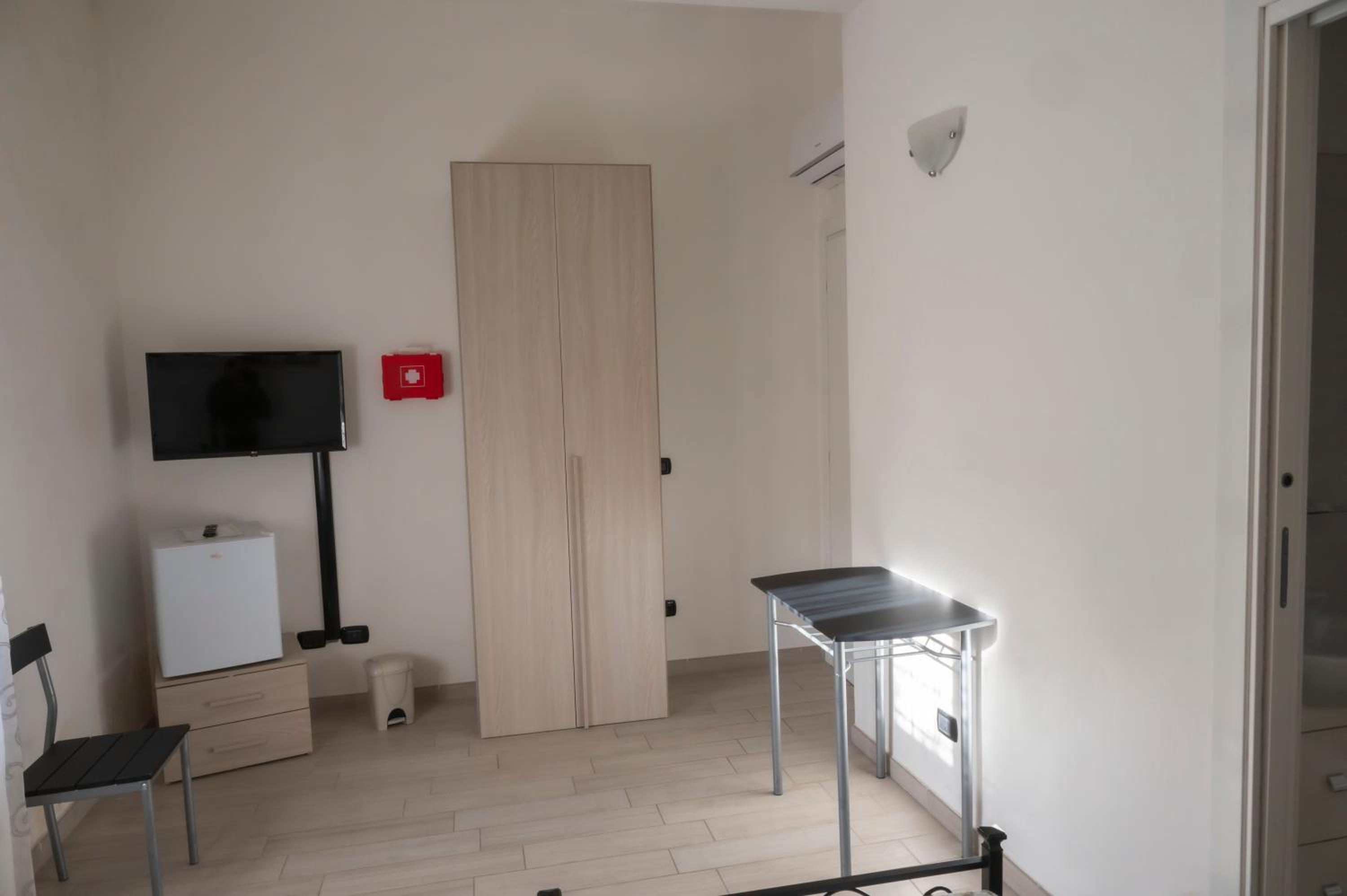 Twin Room With Shower photo 3
