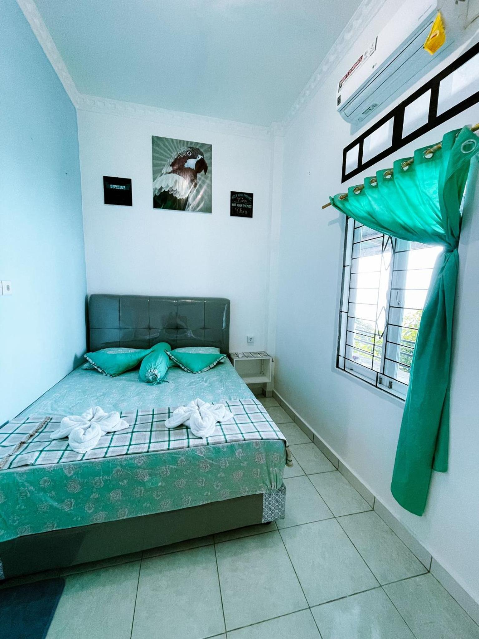 Deluxe Double Room with Side Sea View