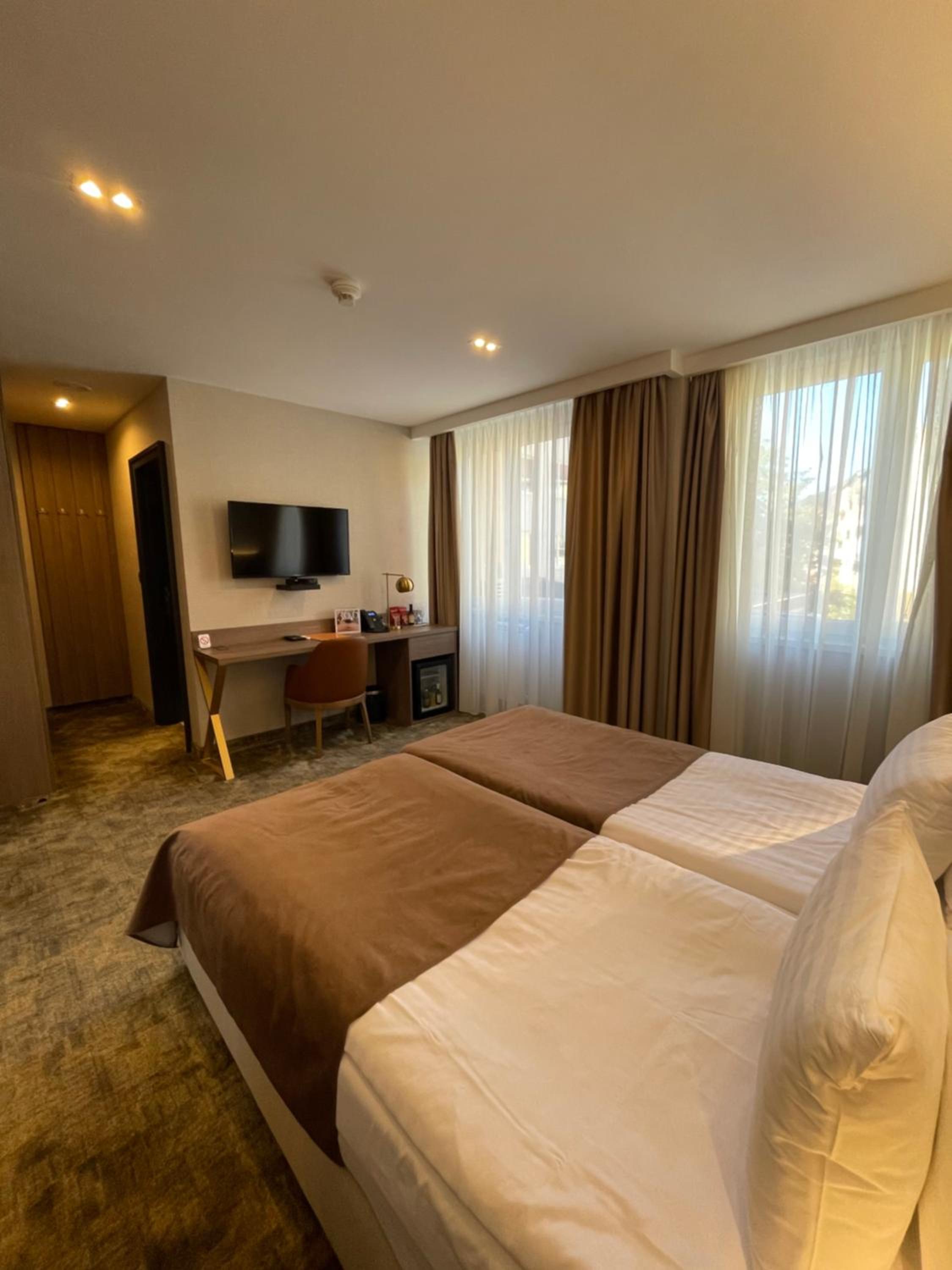 Standard Double or Twin Room - Photo 1