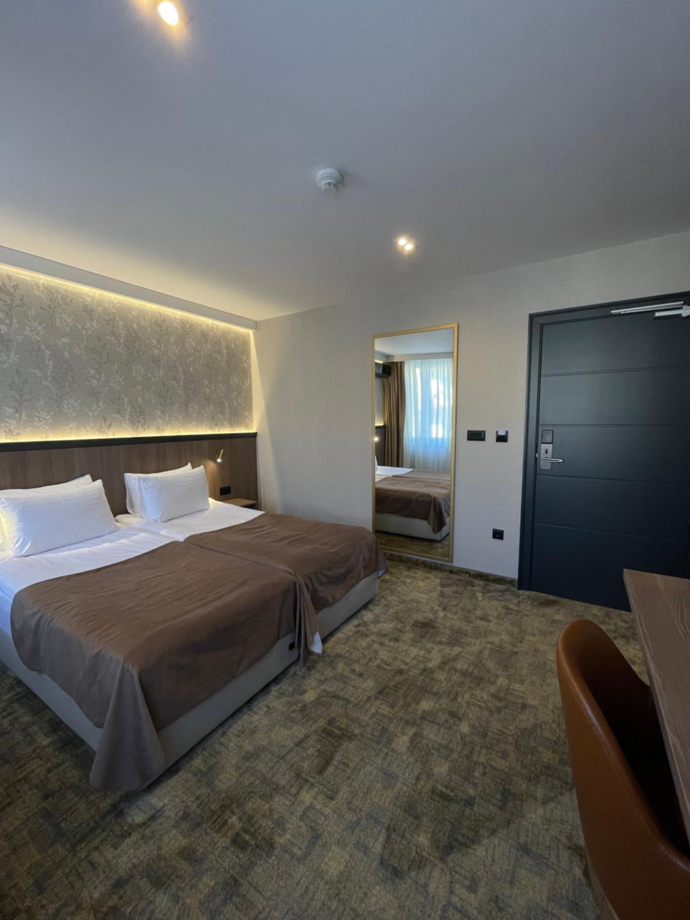Standard Double or Twin Room - Photo 3