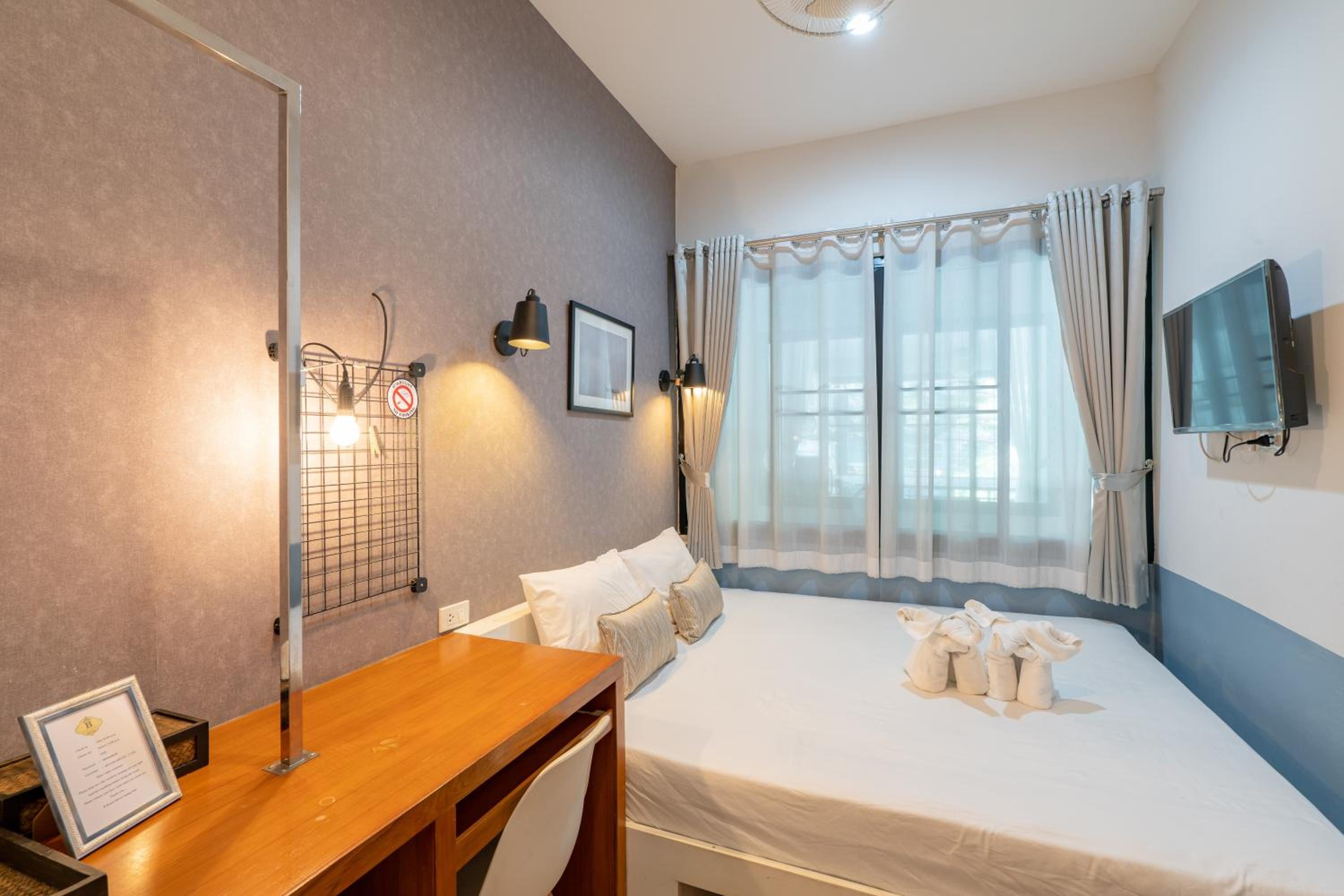 Standard Queen Room