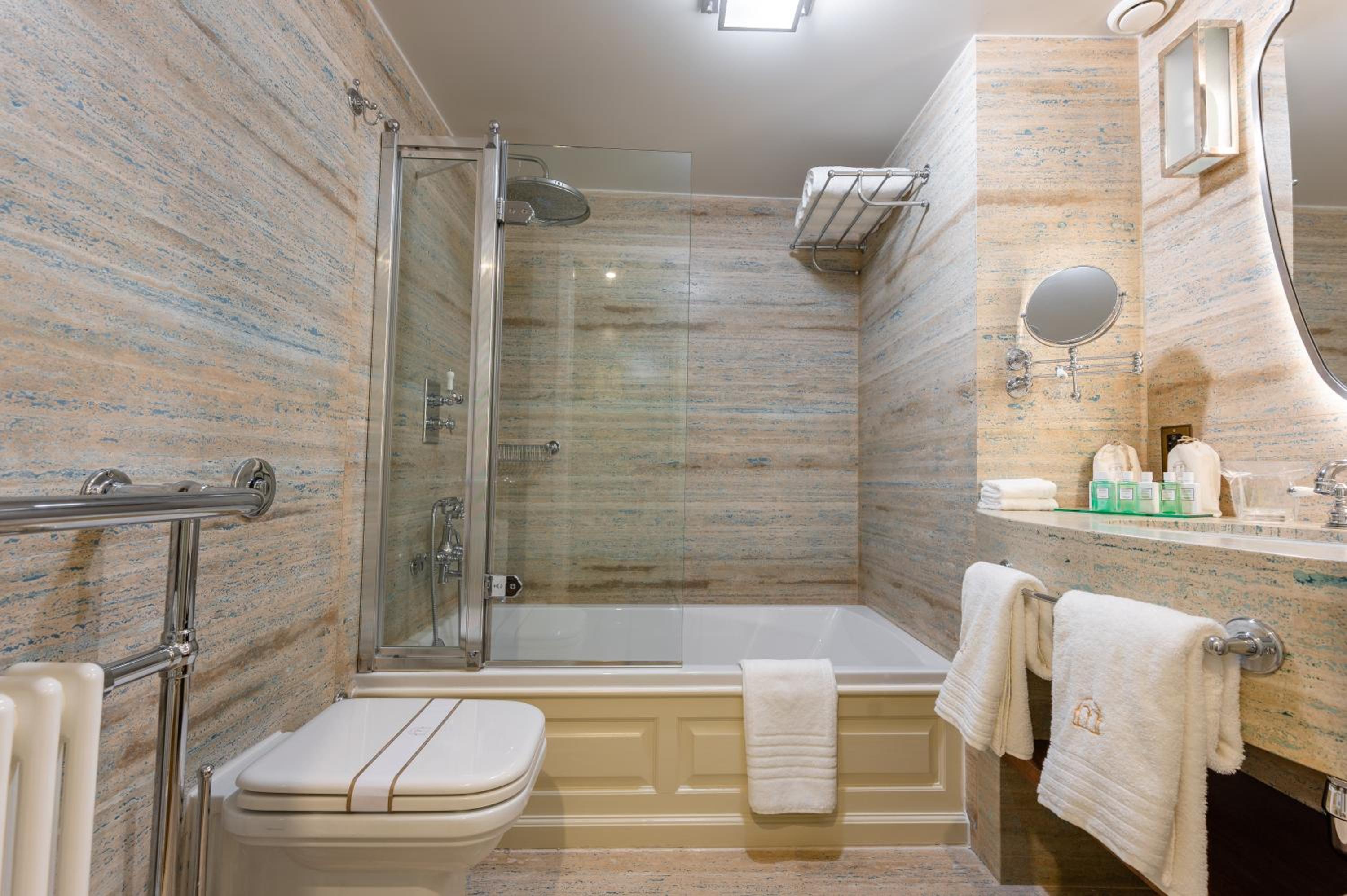 Executive Suite - Photo 7