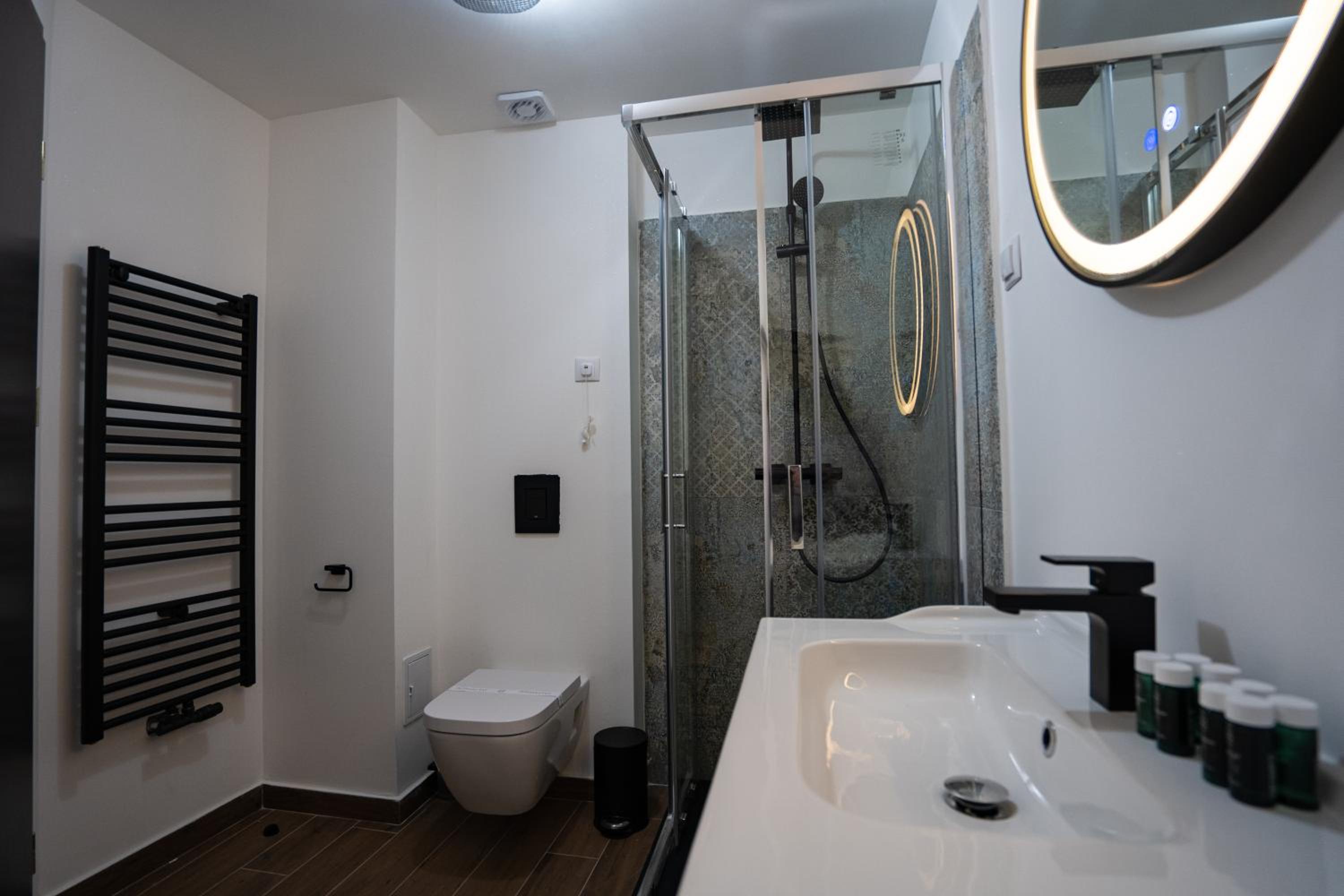 Twin Room - Photo 7