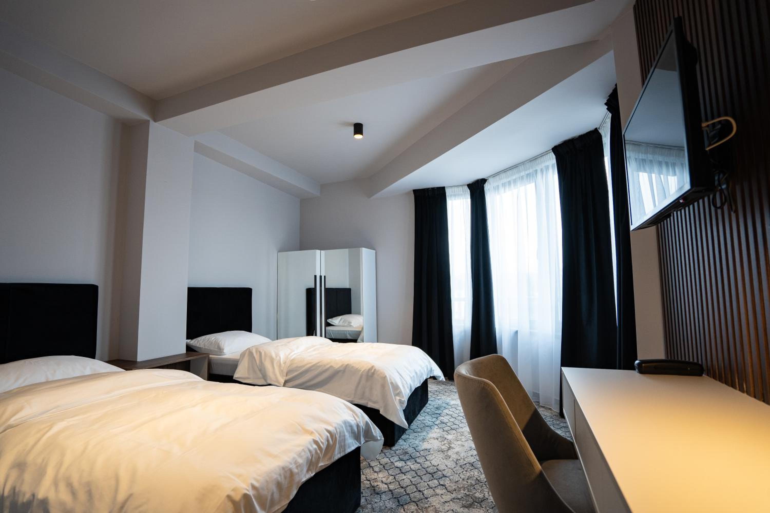 Twin Room - Photo 4