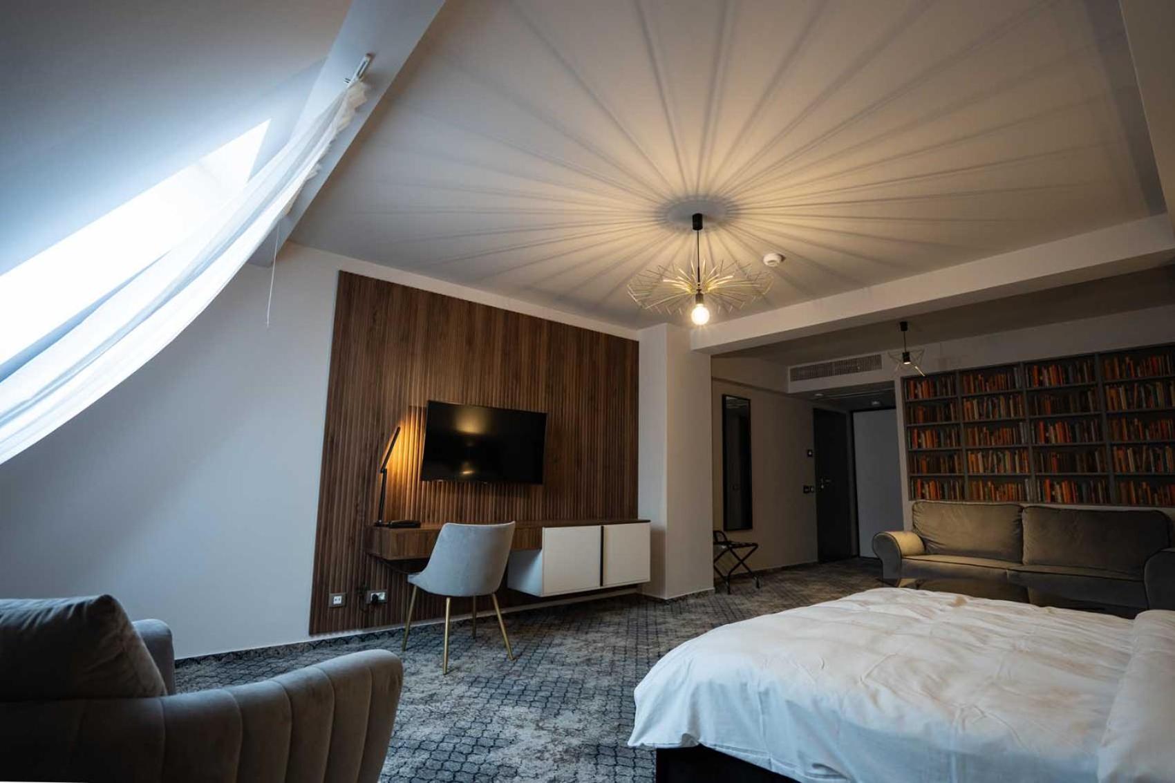 Standard Suite - Photo 3