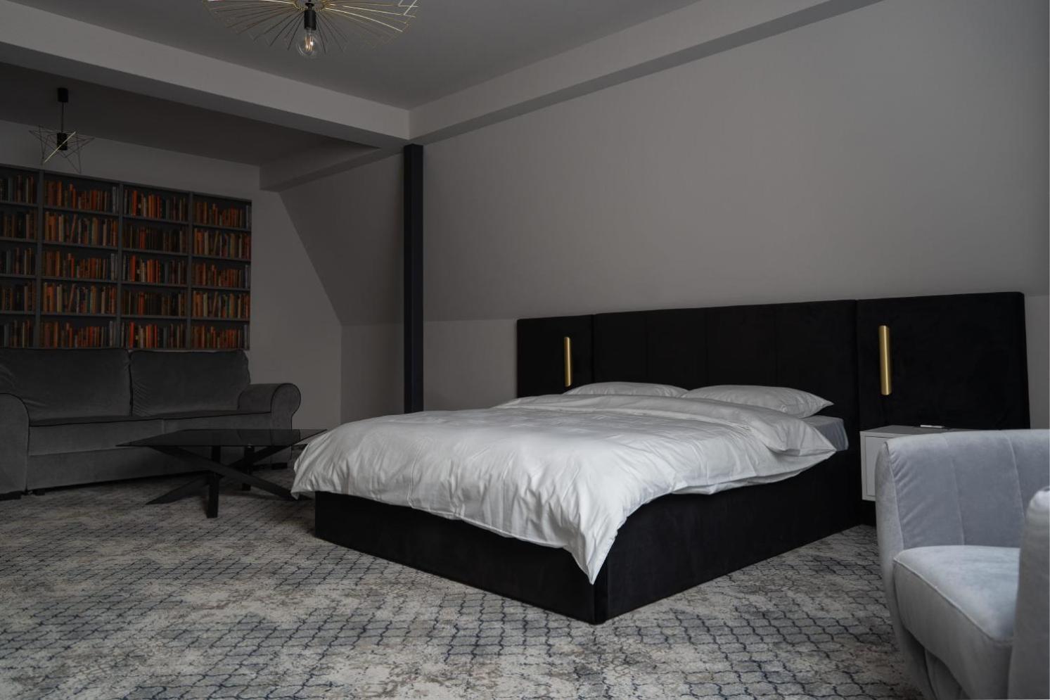 Standard Suite - Photo 13