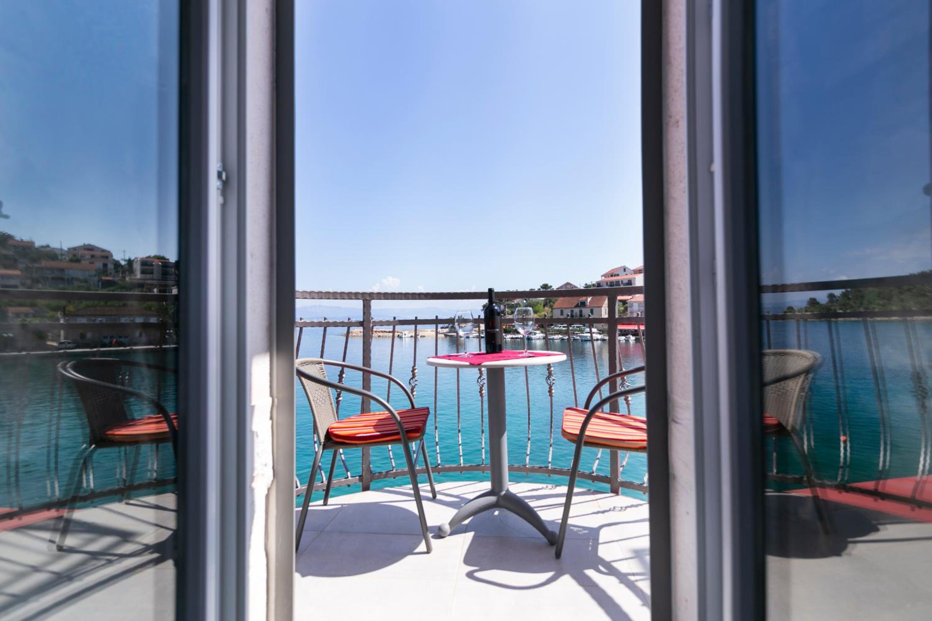 Deluxe Triple Room with Sea View - Photo 5