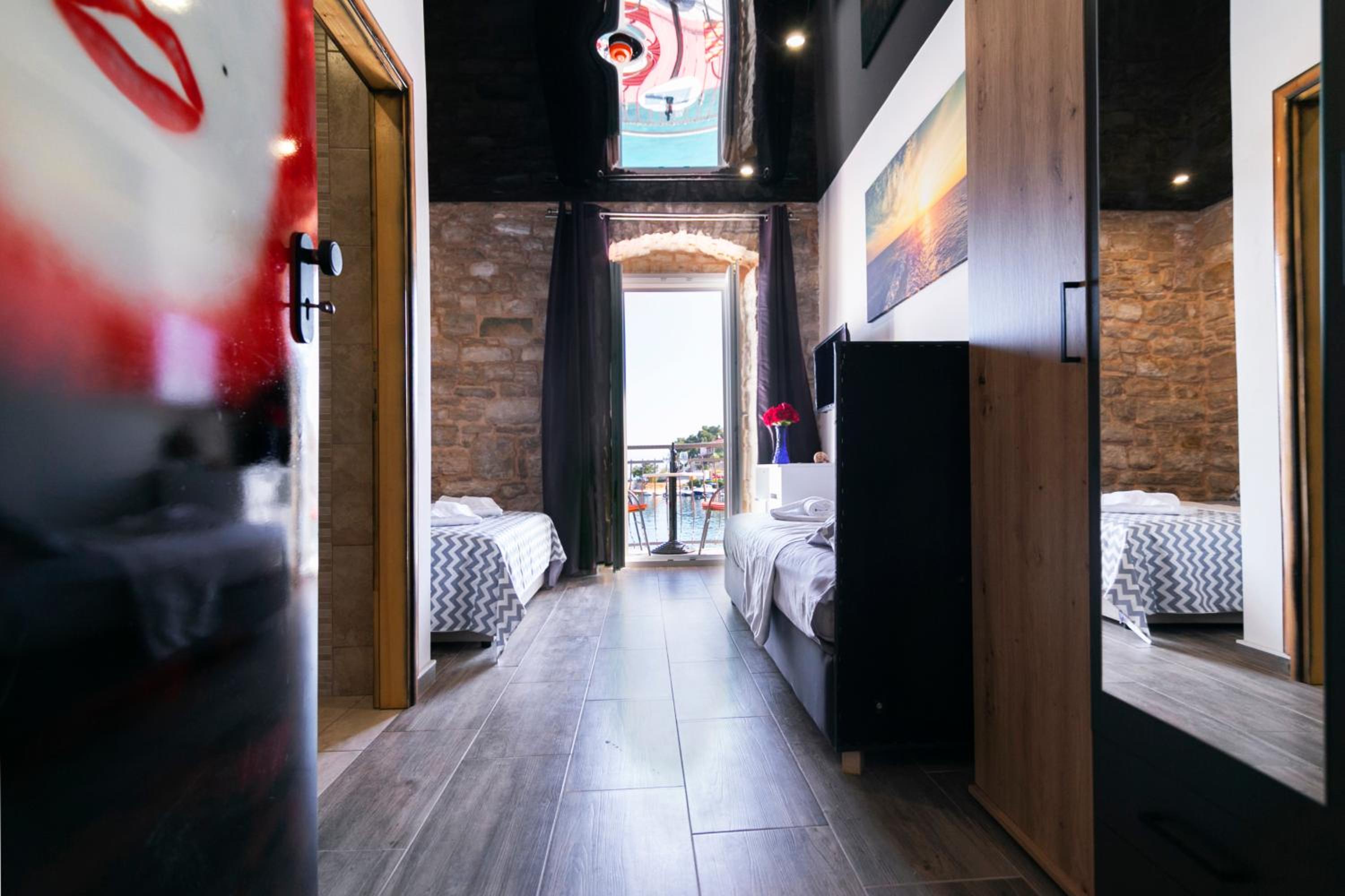 Deluxe Triple Room with Sea View - Photo 16