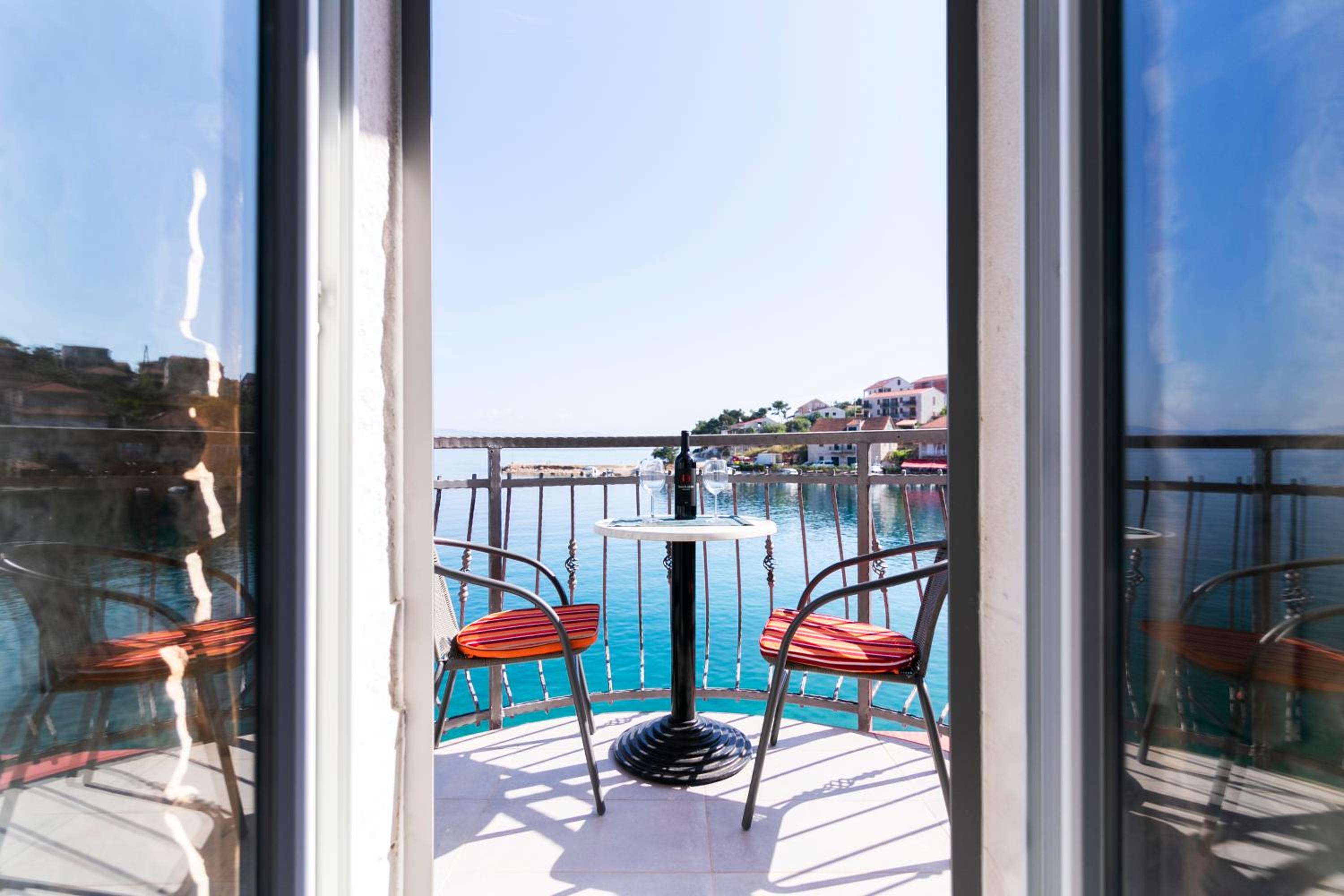 Deluxe Triple Room with Sea View - Photo 3