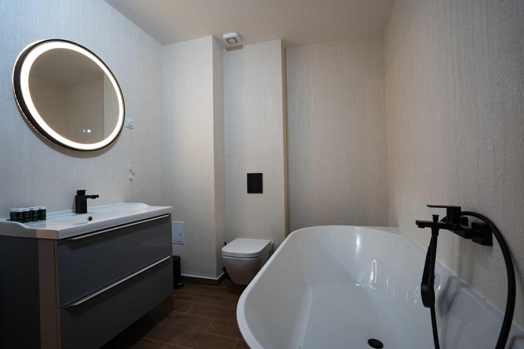 Standard Suite - Photo 12