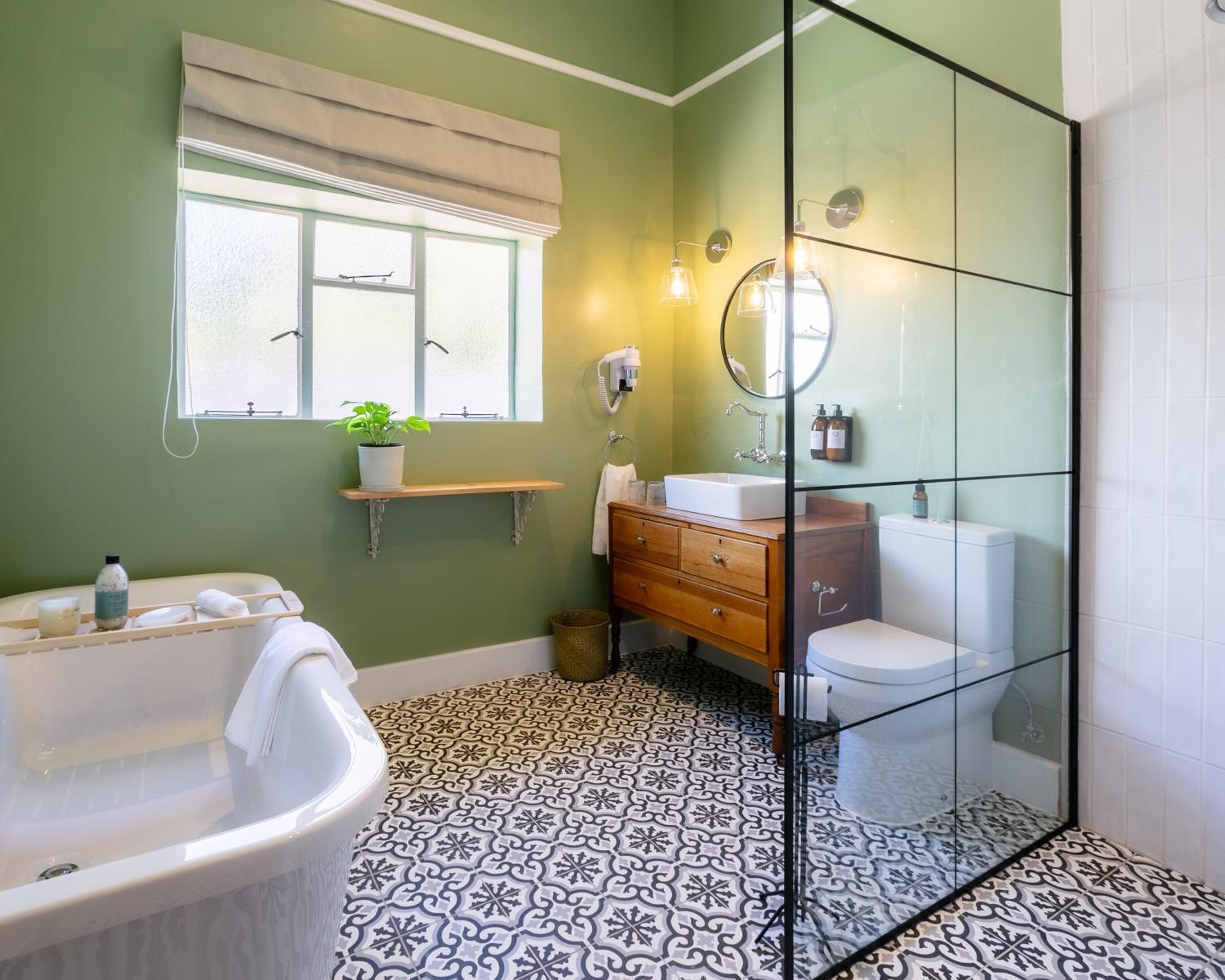 Superior Suite - Photo 12