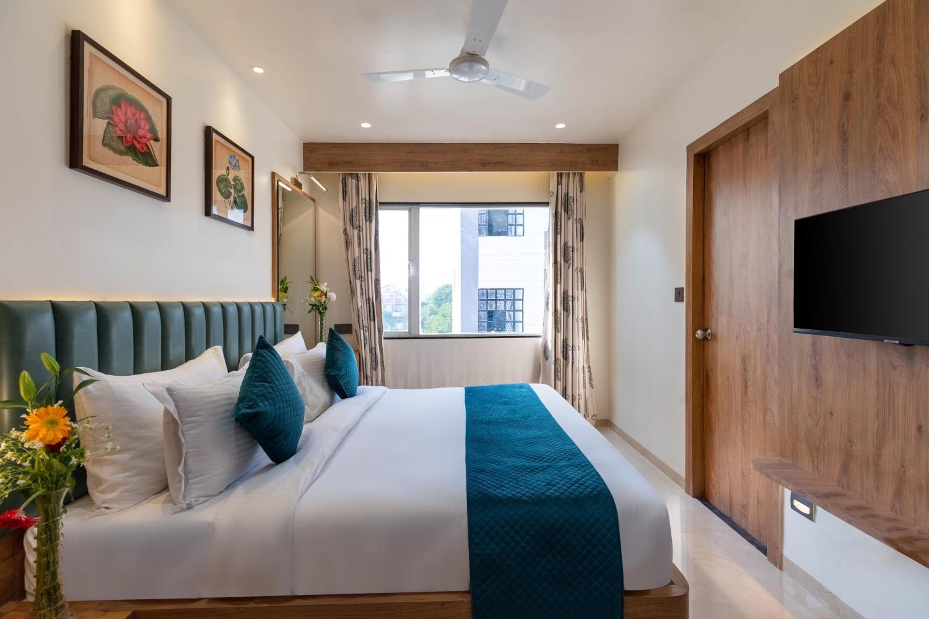 Deluxe Room - Photo 7