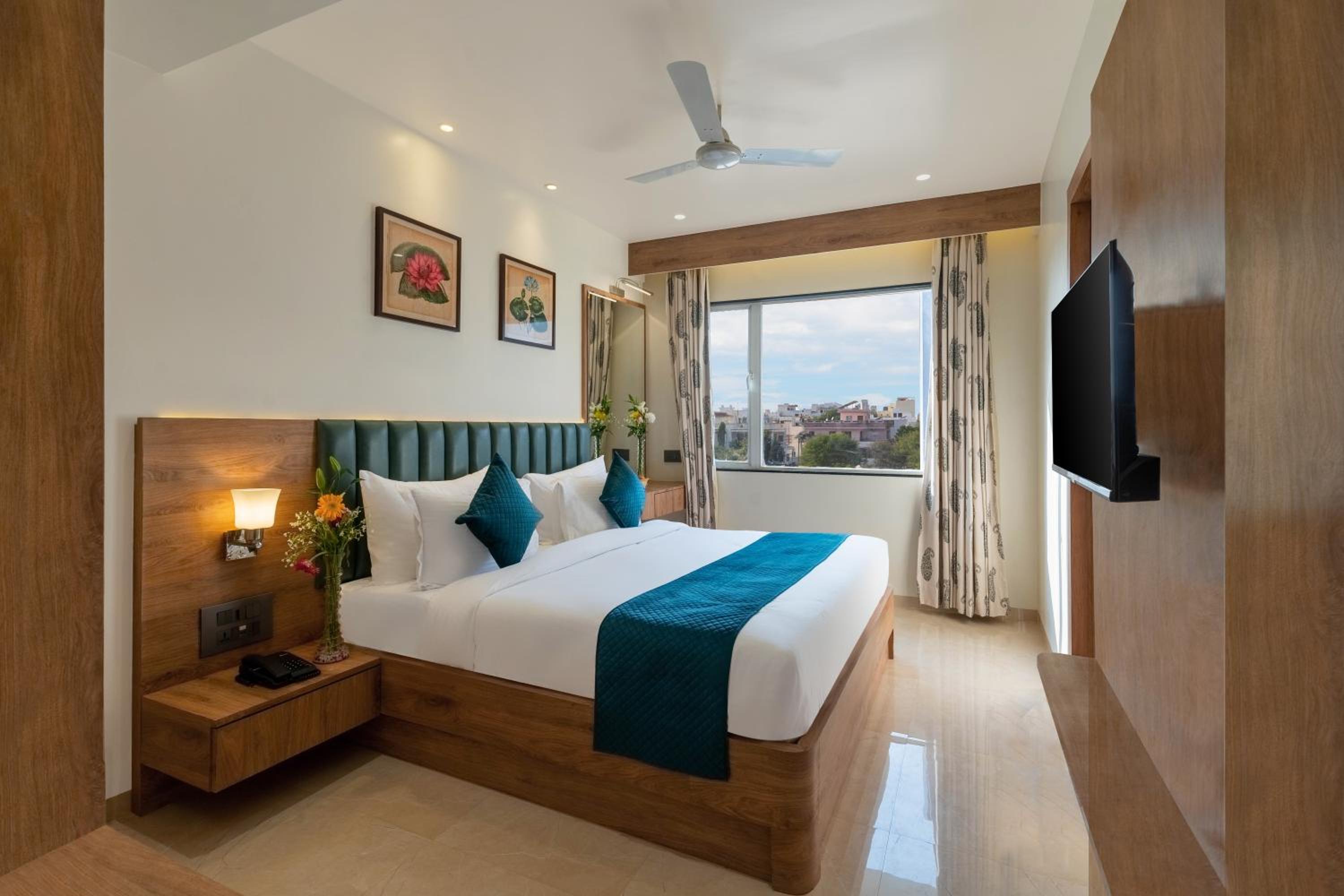 Deluxe Room - Photo 1