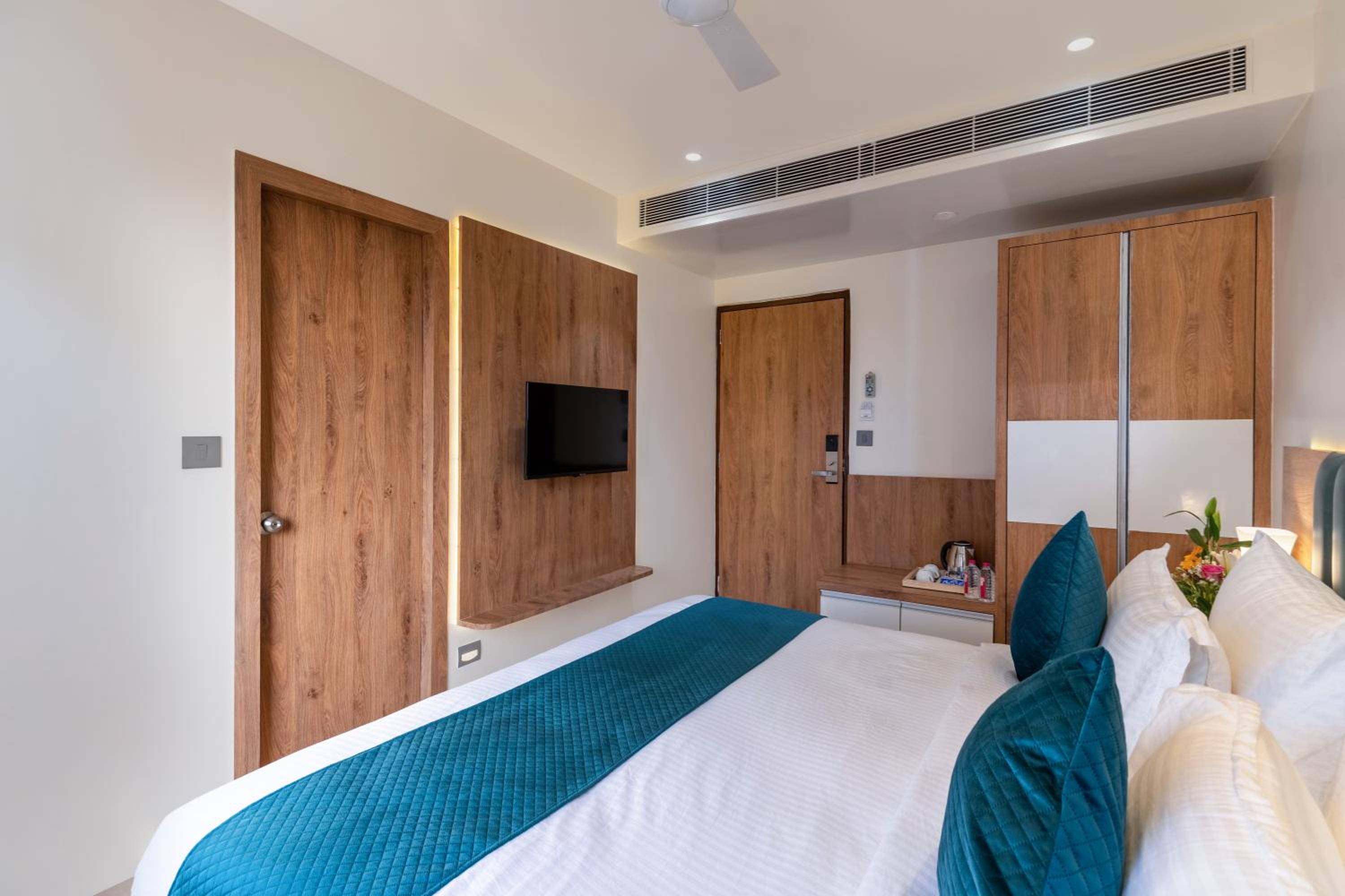 Deluxe Room - Photo 3