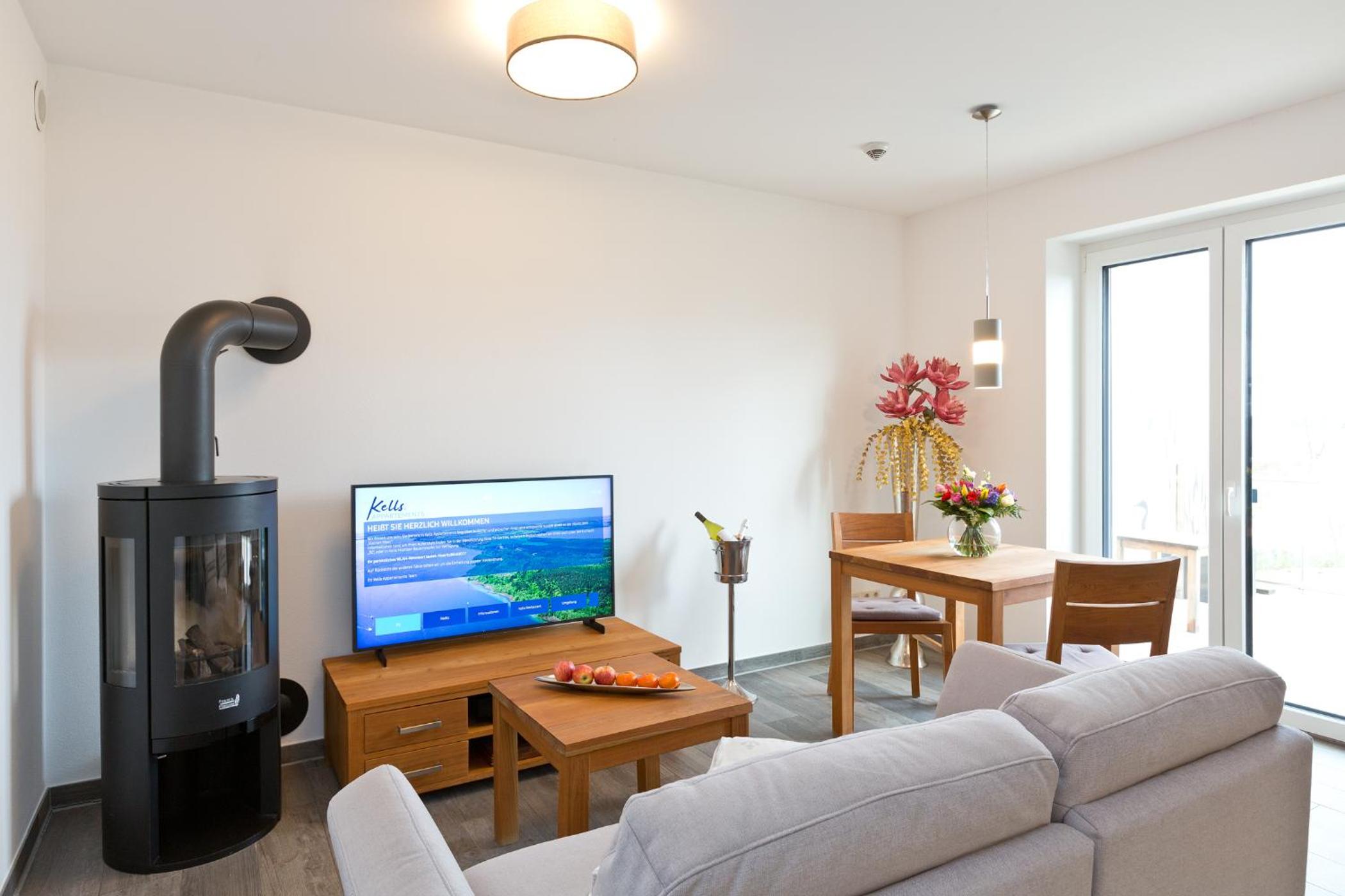 One-Bedroom Apartment with Lake View