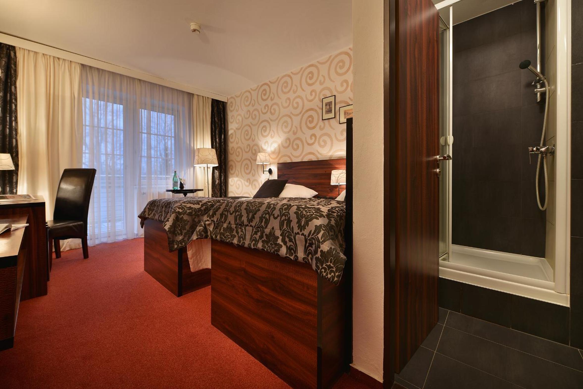 Double or Twin Room with Balcony photo 2