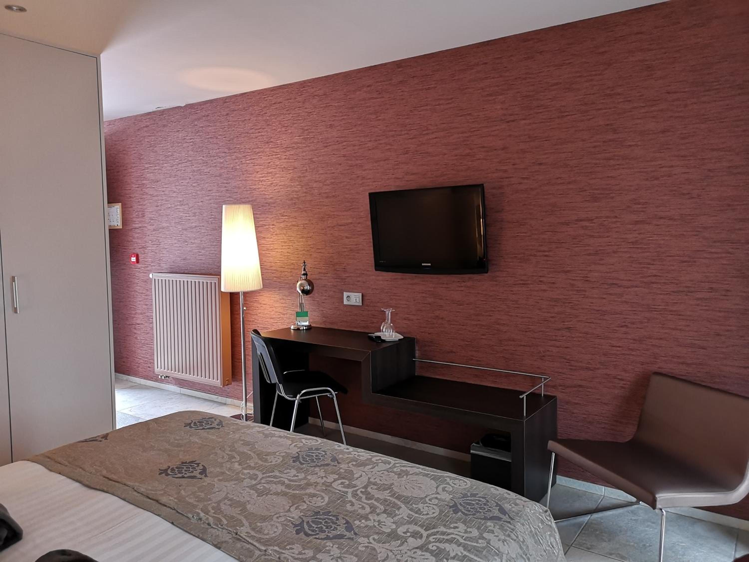 Deluxe King Room photo 1