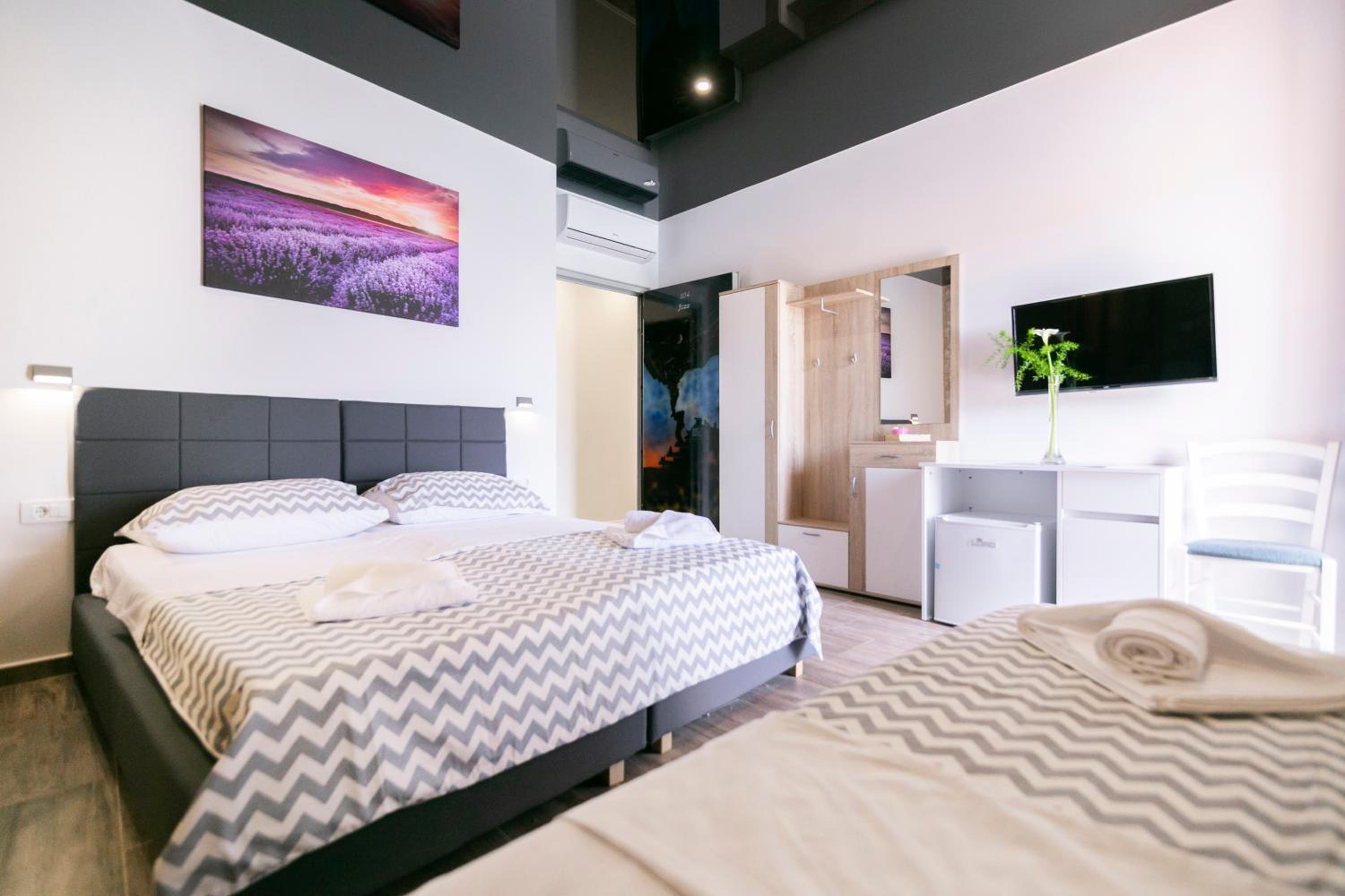 Deluxe Triple Room with Sea View - Photo 14