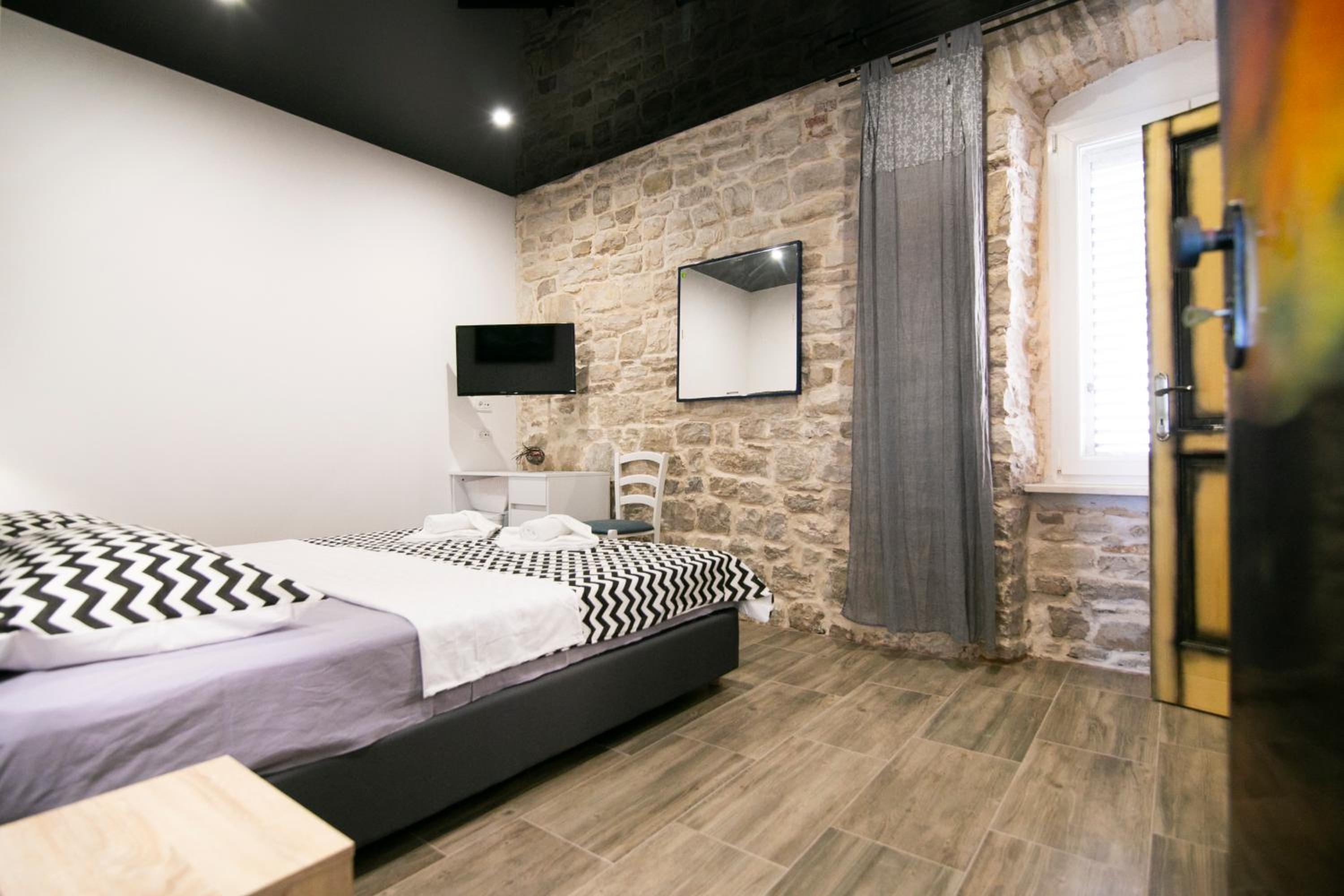 Deluxe Double or Twin Room with Garden View - Photo 9