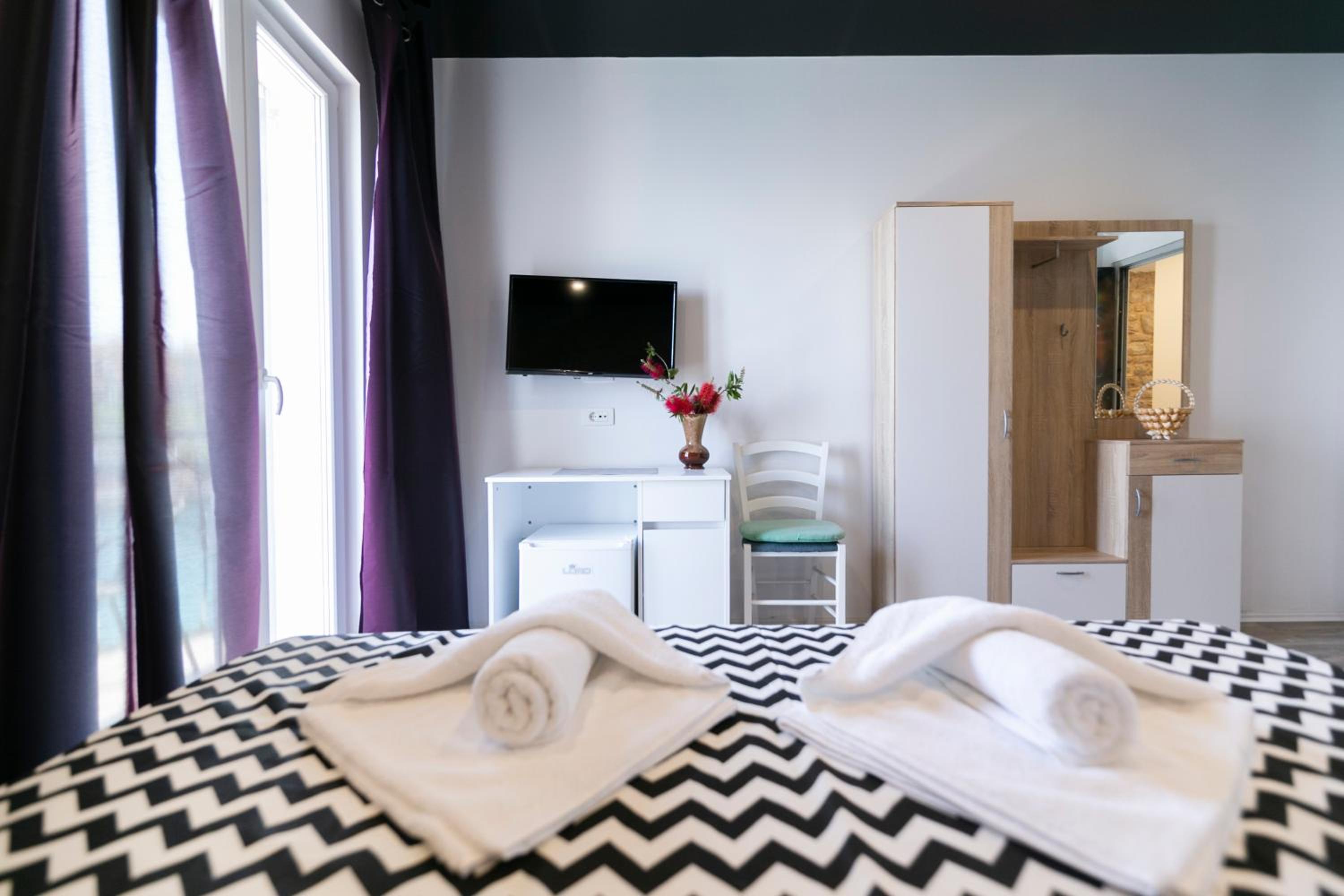 Deluxe Double Room with Balcony and Sea View - Photo 5
