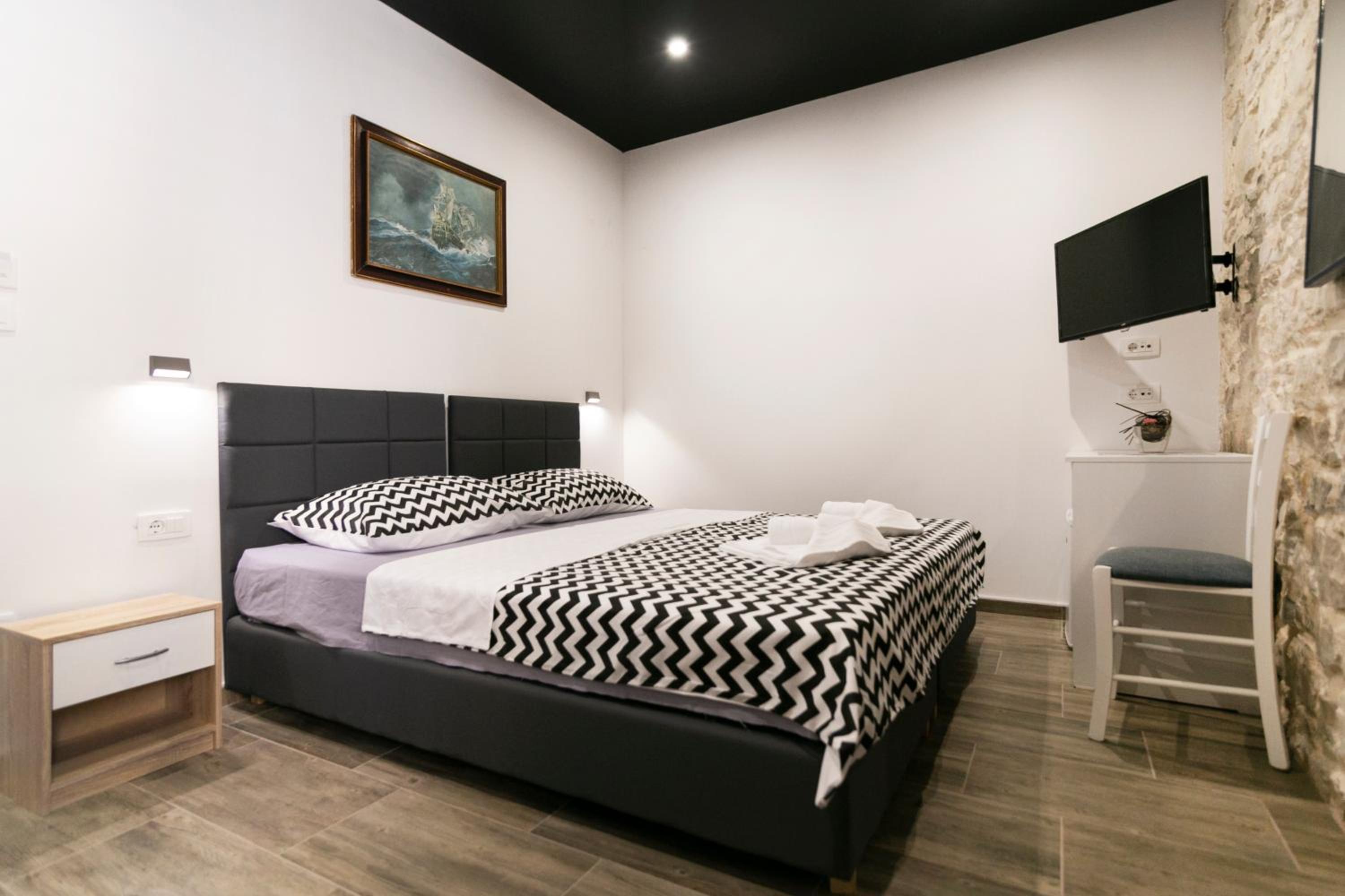 Deluxe Double or Twin Room with Garden View - Photo 1