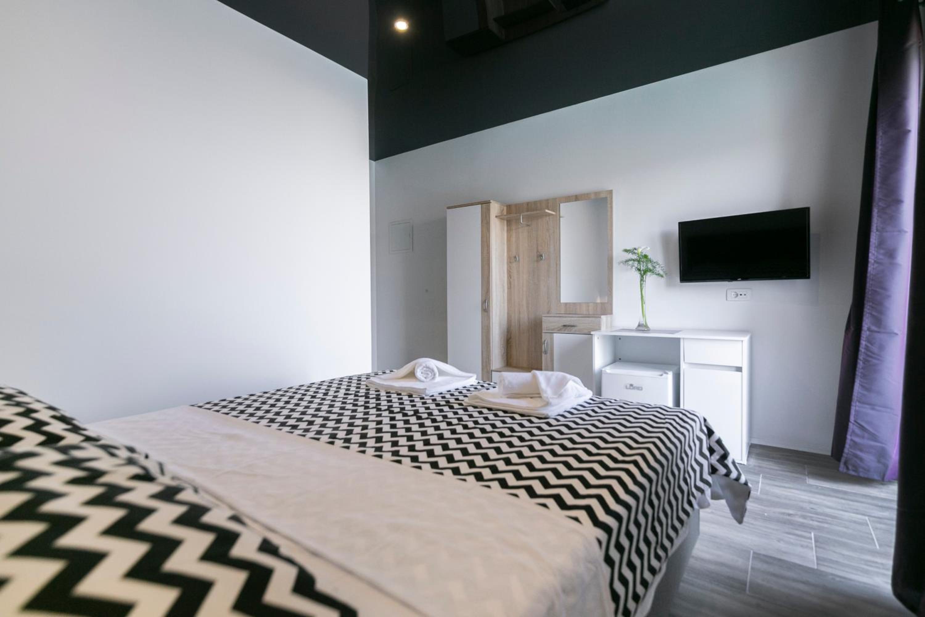 Deluxe Double Room with Balcony and Sea View - Photo 24