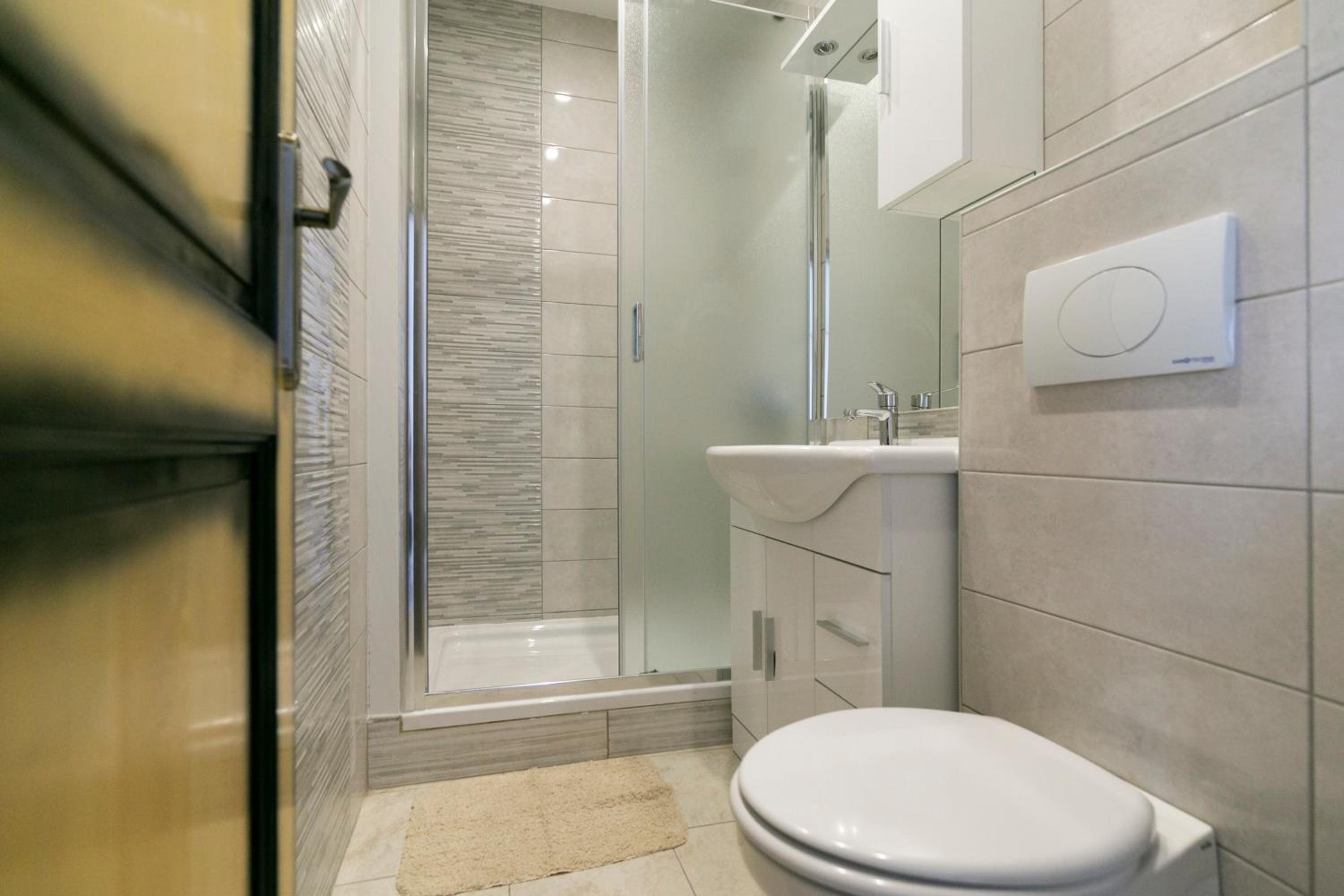 Deluxe Double Room with Balcony and Sea View - Photo 13