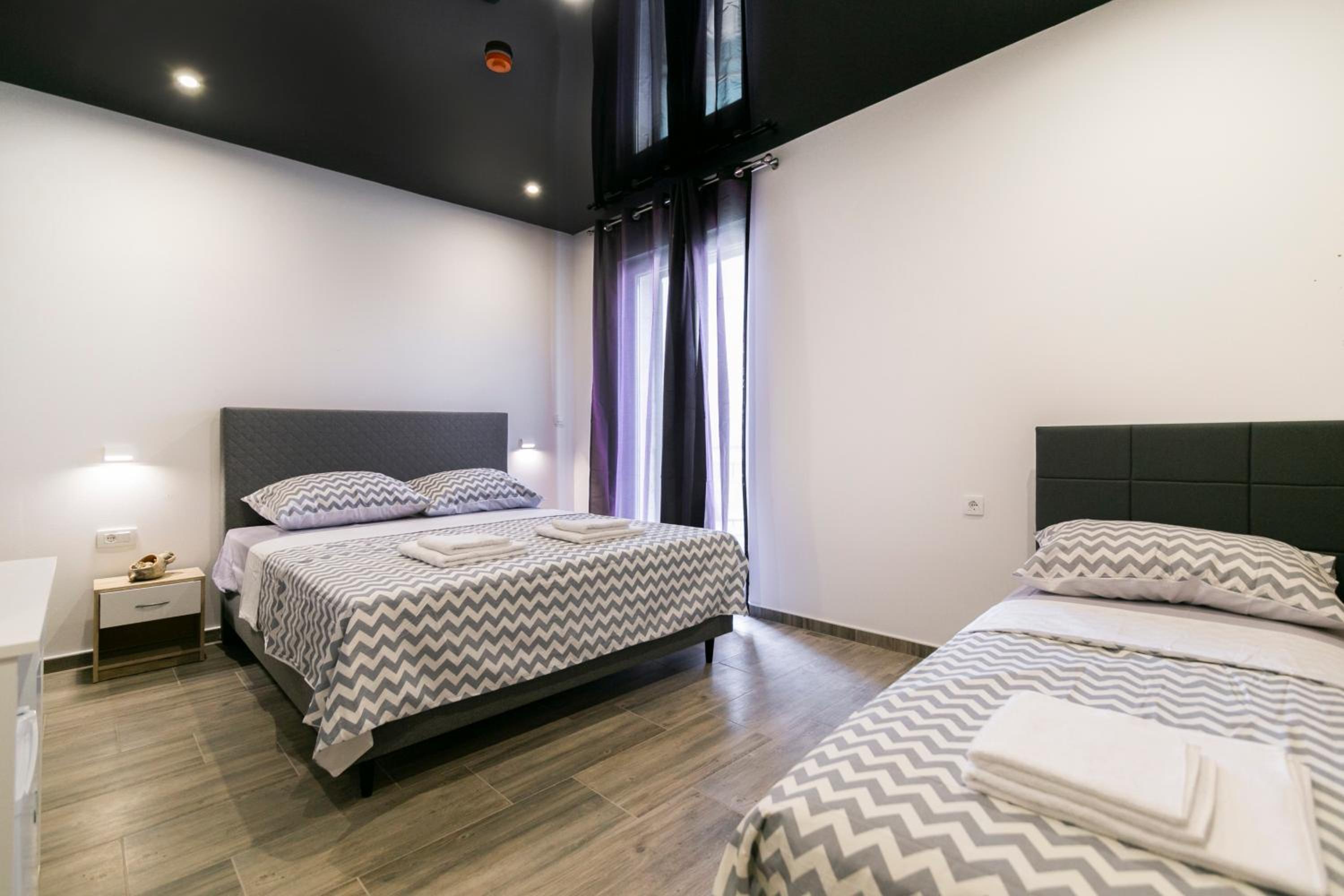 Deluxe Triple Room with Sea View - Photo 7