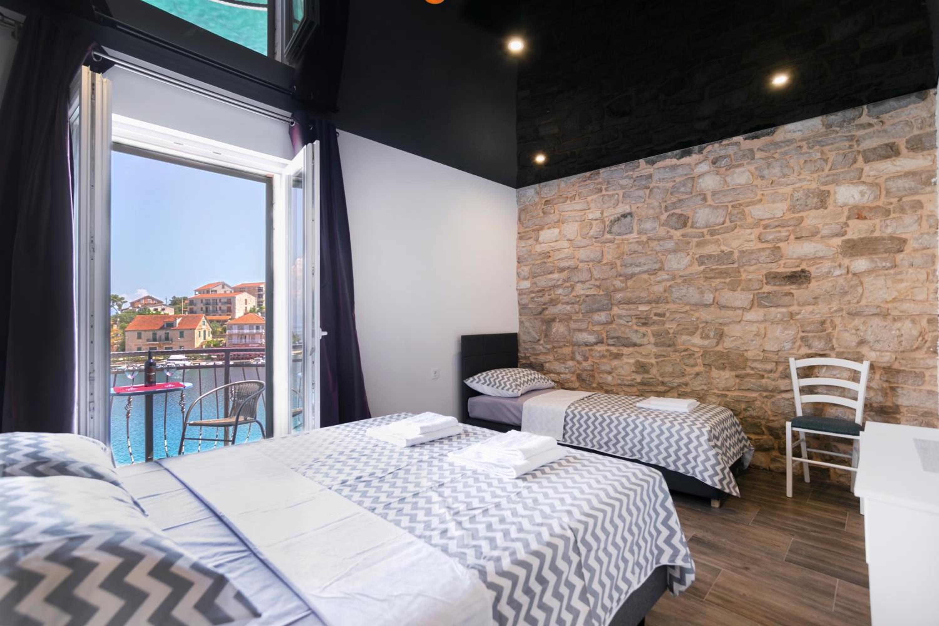 Deluxe Triple Room with Sea View - Photo 1