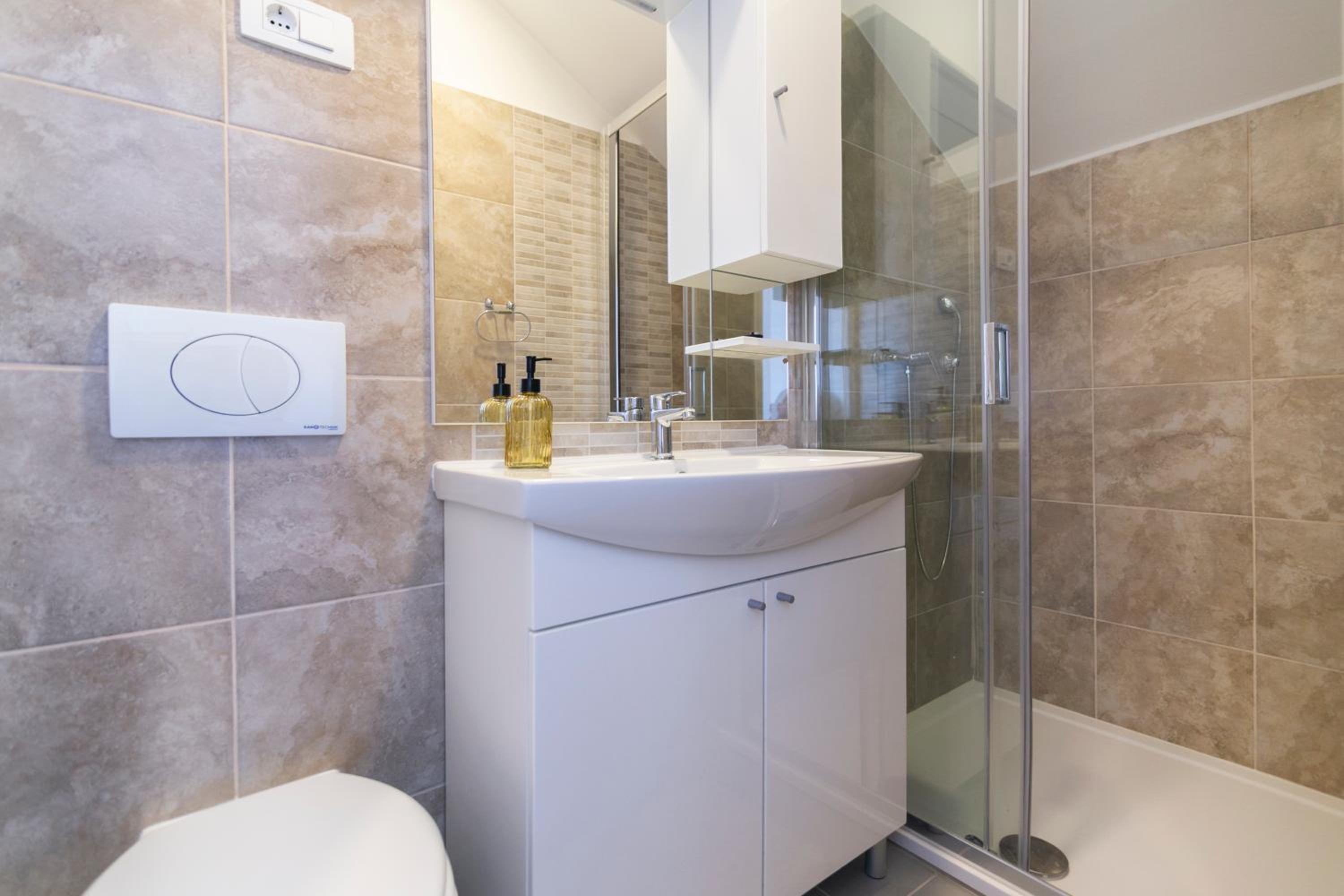 Deluxe Double Room with Sea View - Photo 4