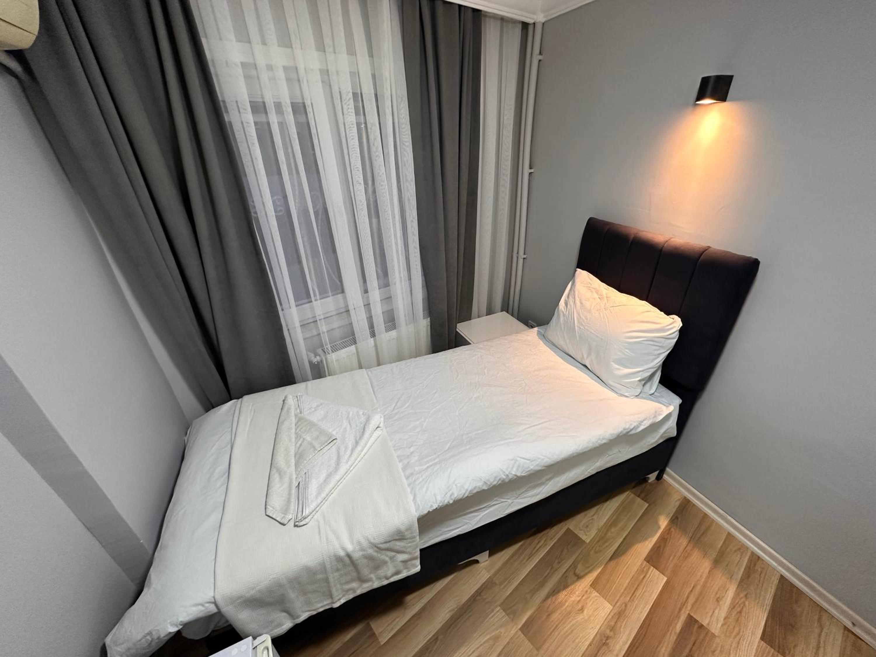 Single Room with Private Bathroom photo 3