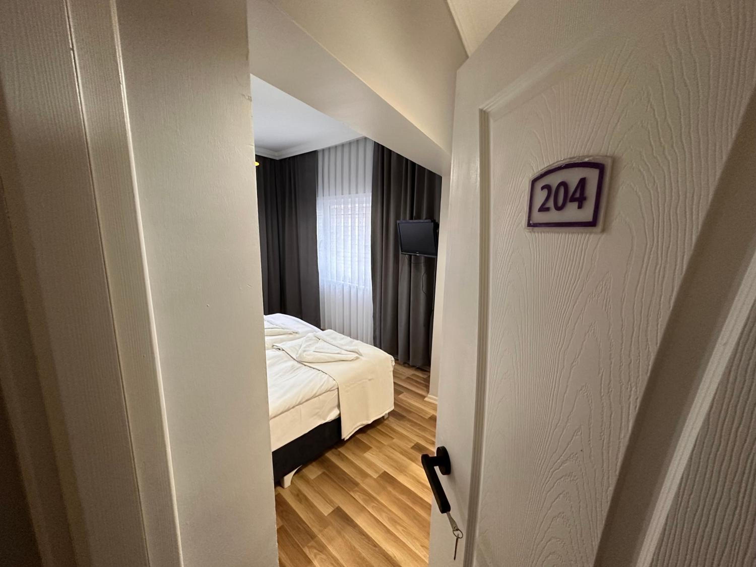 Double or Twin Room with Private Bathroom photo 2